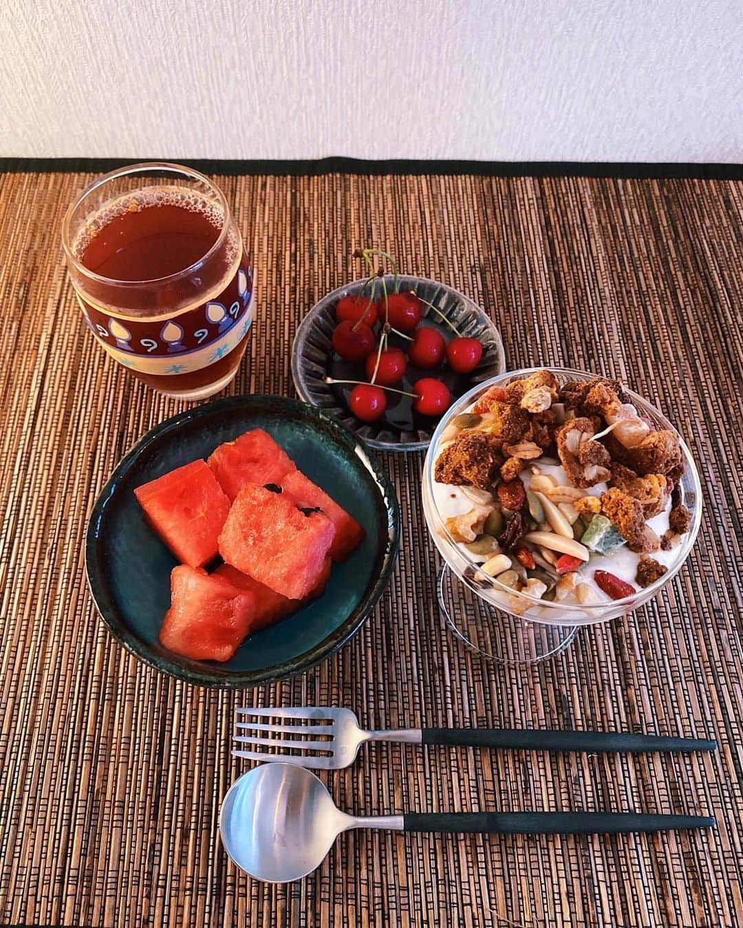 関根アヤノのインスタグラム：「休日の朝食。フルーツ大好き^ ^」
