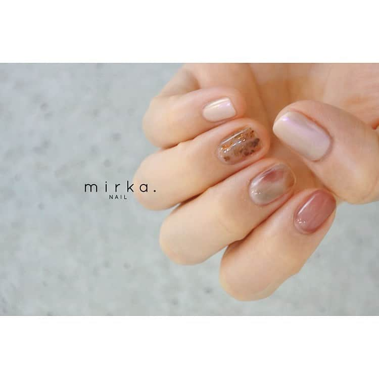 mirka. NAIL(ミルカネイル)さんのインスタグラム写真 - (mirka. NAIL(ミルカネイル)Instagram)「my nails♡﻿ -----------------------------------------﻿ 7月末までご予約受け付けております。﻿ ﻿ ご新規さまの受付も再開してます！﻿ (曜日問わずご予約可能です)﻿ ﻿ オーダーネイルチップのご注文もお気軽にお問い合わせ下さい✳︎﻿ ﻿ ご予約、お問い合わせは﻿ LINE公式アカウント@mirka.nail(@含む)まで。﻿ 直近の空き状況はLINEタイムラインをご覧ください。﻿ ﻿ ﻿ 感染予防対策をしっかり行ったうえでお客様をお迎えしております。﻿ ﻿ 〈感染予防の取り組み〉と〈お客様へのお願い〉を﻿ ハイライトにてまとめておりますので、ご確認くださいませ◡̈﻿ ﻿ ﻿  #mirkanail#nails#nail#nailart#naildesign﻿ #ショートネイル#ネイルアート#ネイルデザイン#ネイル#大人ネイル#シンプルネイル」6月22日 11時49分 - mirka.nail