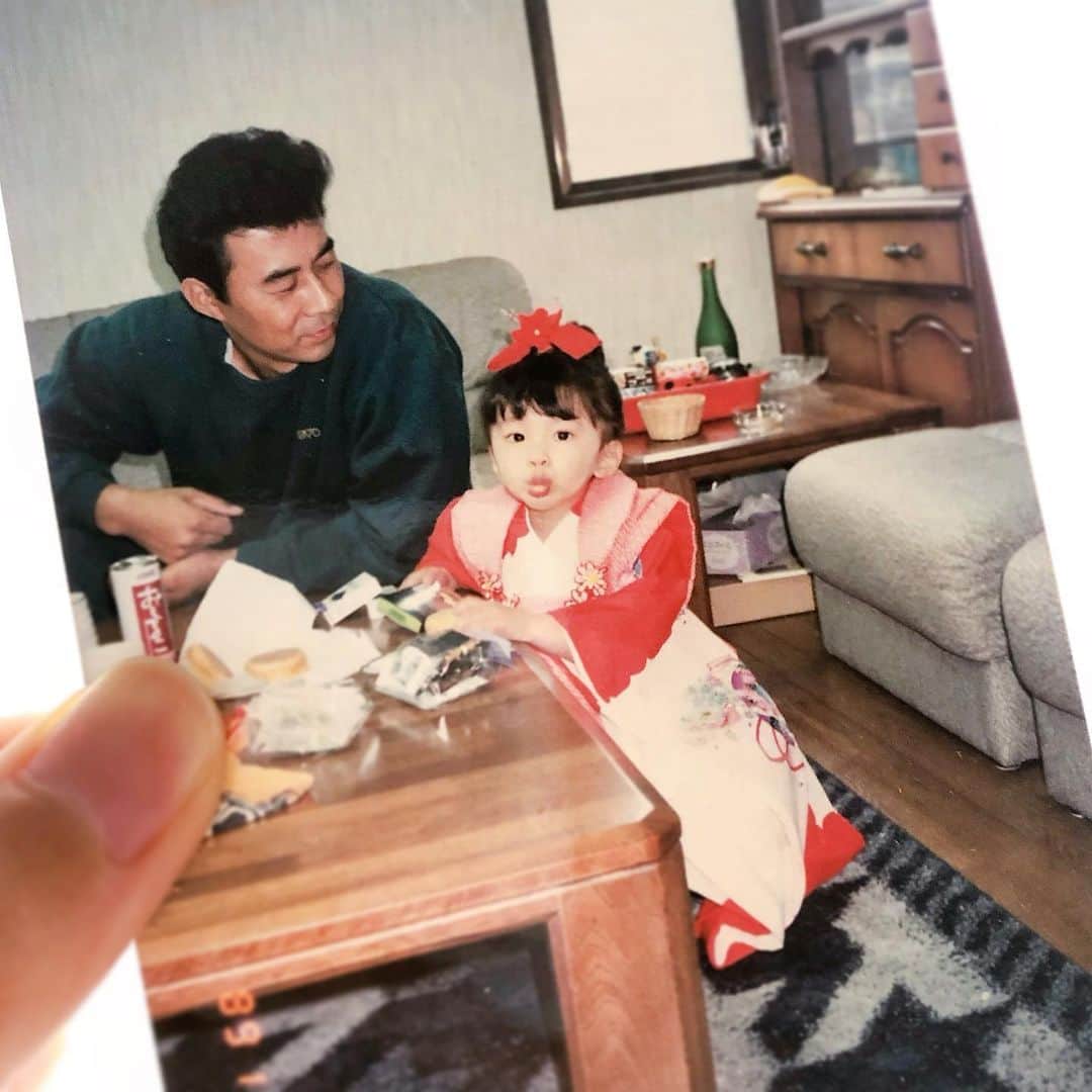 大出千尋のインスタグラム：「. Happy Birthday & Happy Father's Day🖤 6月21日は、父の誕生日、父の日、大安、日食、夏至と、トリプルDayでした🎂❣️ . 世界一のパパ、いつもありがとう！ 早く一緒に飲みたいです🍻 . #父の日」