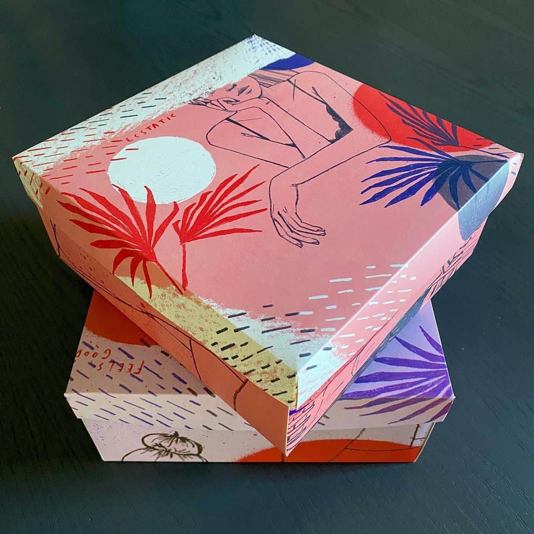 Rik Leeさんのインスタグラム写真 - (Rik LeeInstagram)「I made gift boxes!  Each box is sturdy, matte laminated cardboard with art work all over. They’re perfect for packaging gifts for friends or storing stuff, like household items, art materials, food, booze, drugs, drug money, fake passports... whatever you want! 😅 . They’re available on my shop now. You get both boxes per single order. Link in bio for more photos and details. . #riklee #illustration #art #design #graphic #giftbox #box #storage #bali」6月22日 12時00分 - rikleeillustration