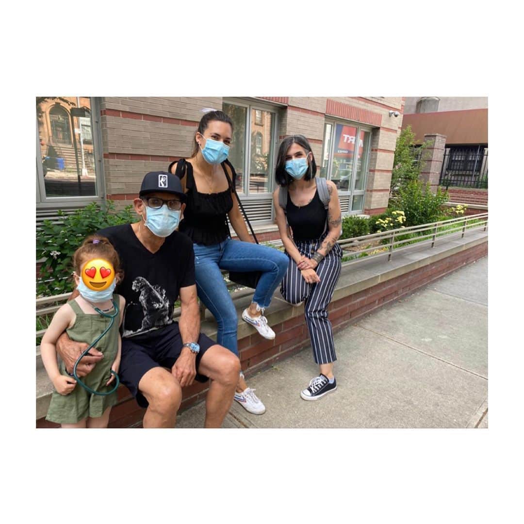 トーレイ・デヴィートのインスタグラム：「Happy Father’s Day to all you Dads out there. Don’t know what I would do without mine! I love you, Pops ! (All that’s missing is you @mdevitto 😘)」