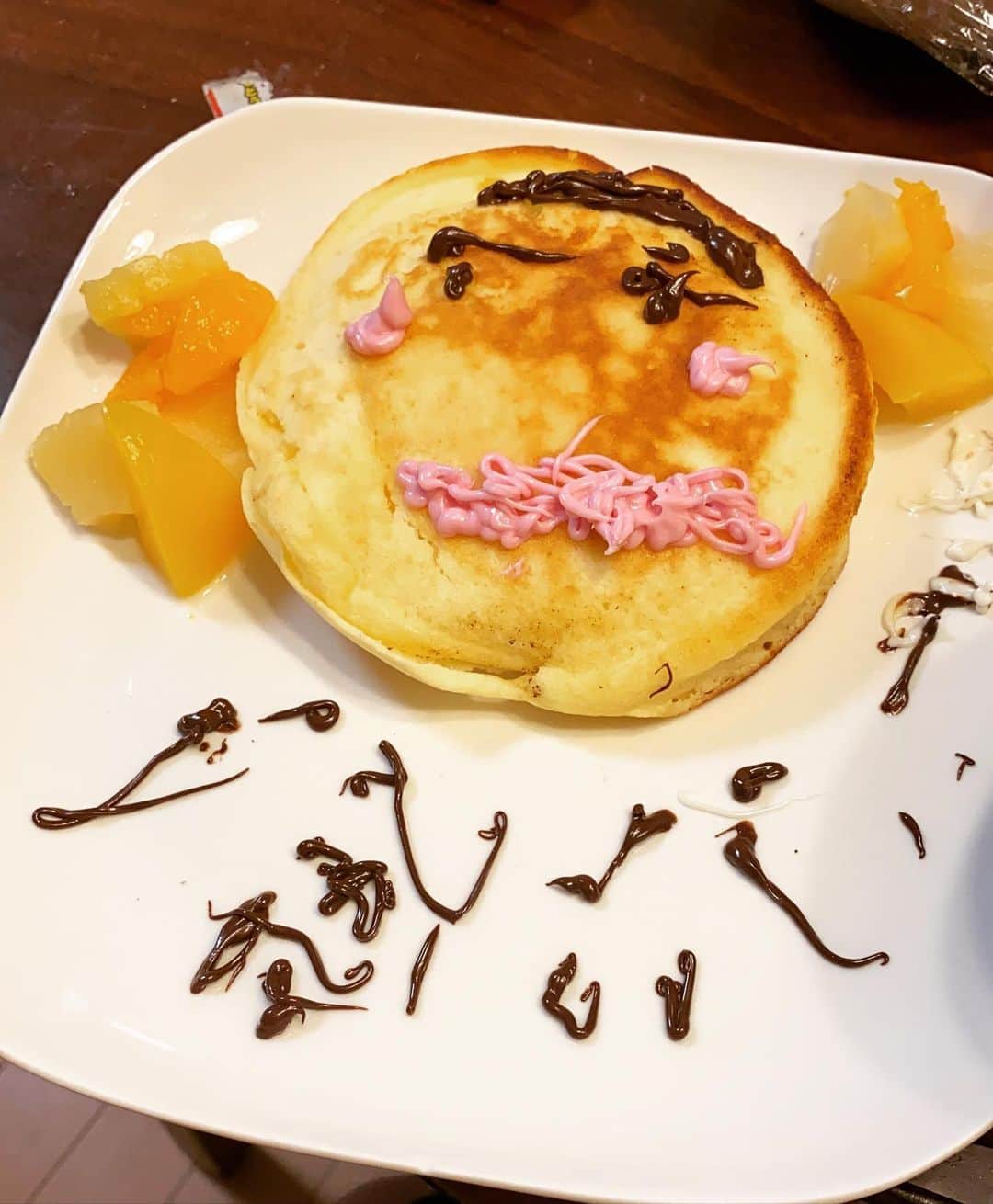 のインスタグラム：「娘から父の日パンケーキ🥞 ありがとう😊」