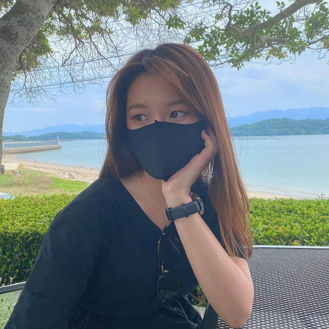 のインスタグラム：「・ そして黒マスク😂🖤 カフェ行けたとしてもコロナ対策はしないとね🦠 洋服と同じサイトで買ったー♡ ・」