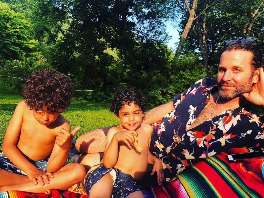 アイオン・ベイリーさんのインスタグラム写真 - (アイオン・ベイリーInstagram)「To all you fathers, indigenous, and immigrants, who take the time to guide, to love, with empathy, and listen actively to the questions and concerns of our next generation; To all you fathers who make the effort to bring a little more light into the world; thank you for illuminating a path forward when the land is dark. #fathersday #indigenouspeoplesday #summersolstice」6月22日 12時15分 - baileyeion