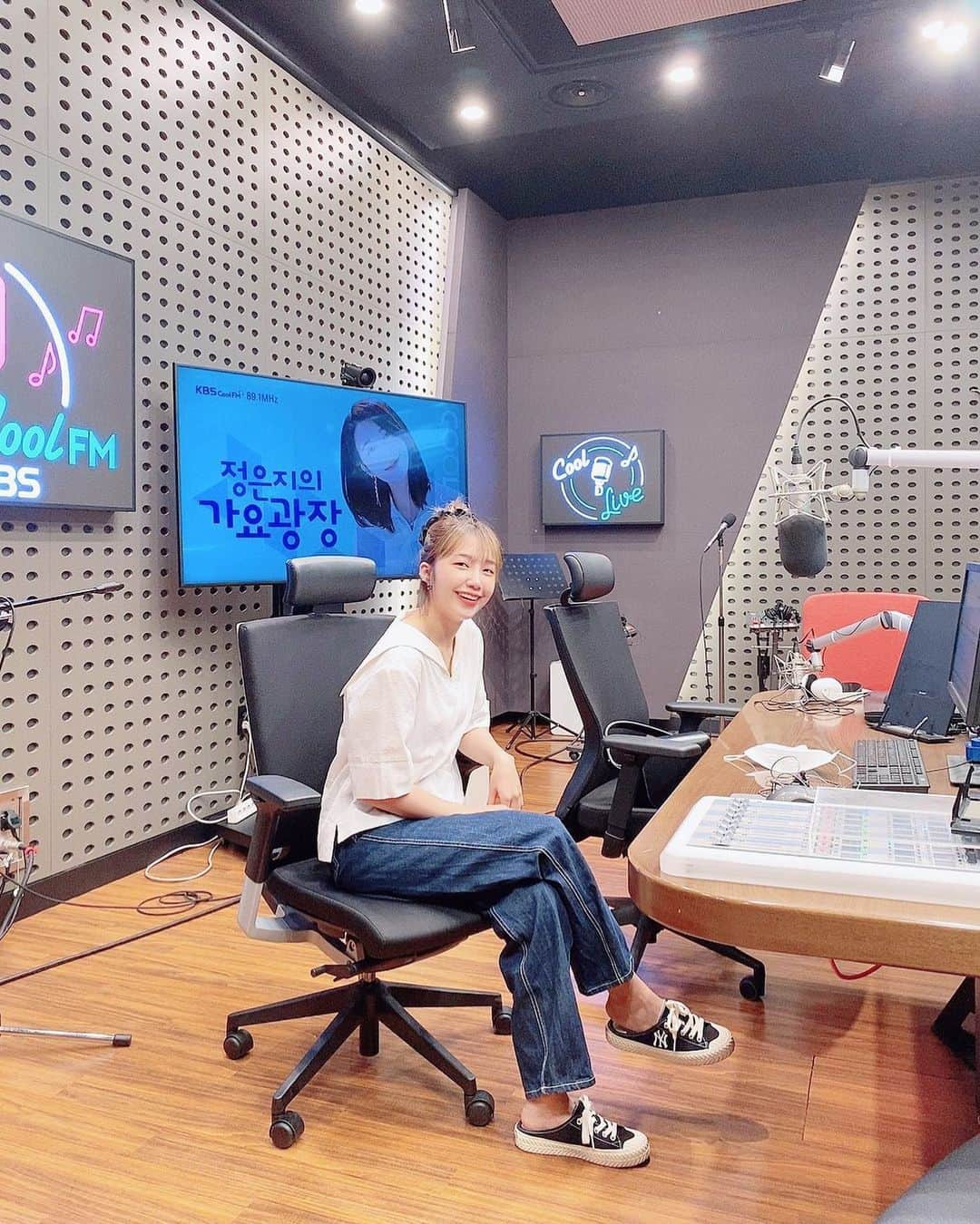 チョン・ウンジのインスタグラム：「놀러와여🌱 89.1mhz 정은지의가요광장」