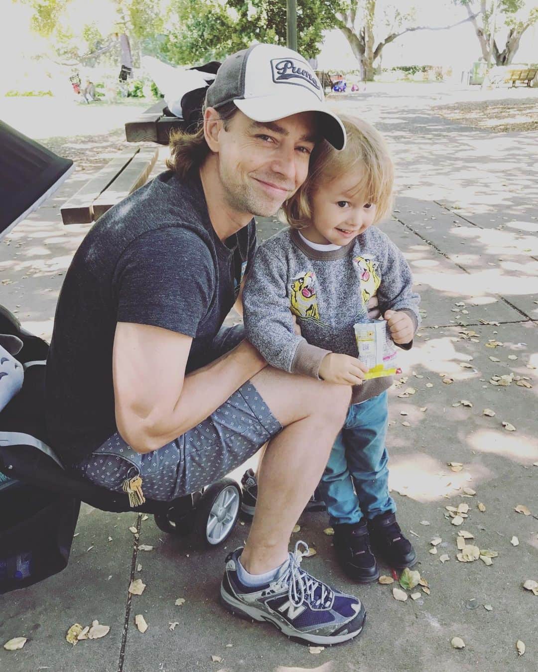 OLIVIAのインスタグラム：「Happy Father’s Day to my incredible partner in crime!!! 🌈❤️🌈❤️🌈❤️」