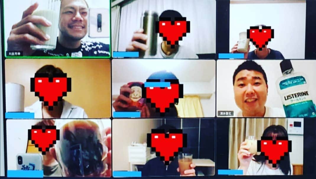 太田芳伸のインスタグラム：「昨日も 純喫茶『太く清く』 満員御礼感謝してます🎶 . . 彼はいつも何で乾杯してるんでしょうね。 それは部屋で飲んで良いの？ って言うかそもそも飲み物じゃねーし。 . . まぁ、そんな事より 26日の『太く清く幸せに💕』 ３人のトークに混ざってみませんか⁉️ 僕らのアイコンから買えます🎵 迷ってる方お待ちしにまーす✨」