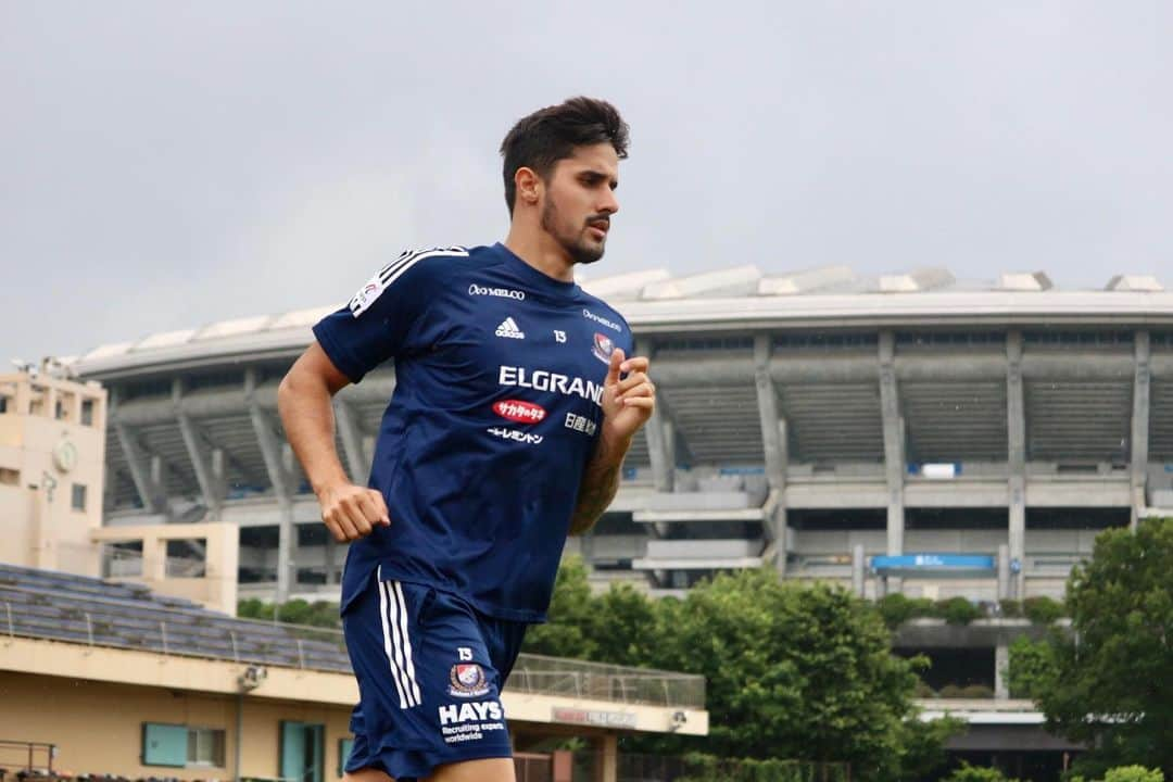 横浜F・マリノスさんのインスタグラム写真 - (横浜F・マリノスInstagram)「Welcome back @thiagomartinsb 🤙  #fmarinos #thiagomartins #チアゴマルチンス」6月22日 12時43分 - yokohamaf.marinos