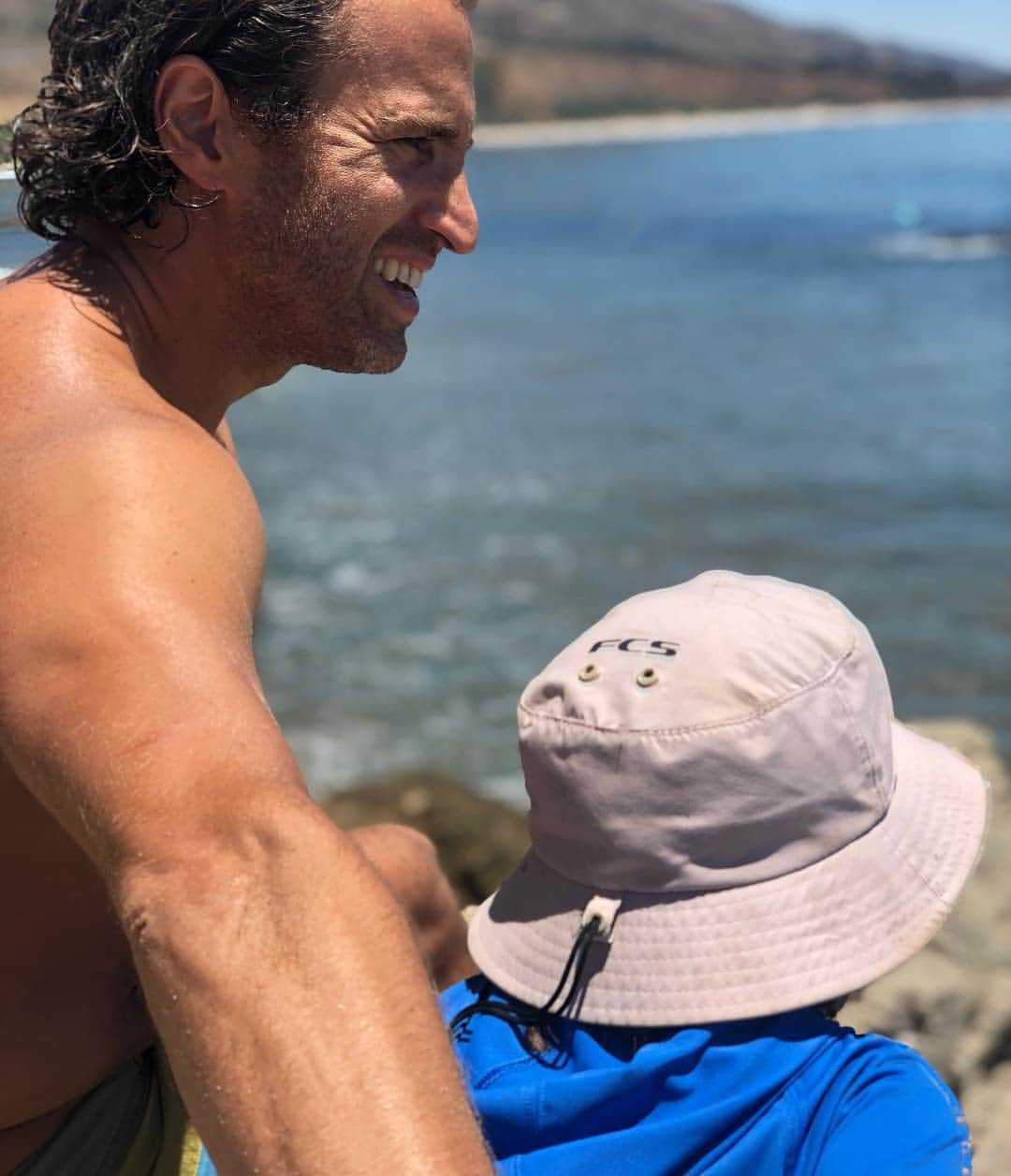 ロビン・タニーのインスタグラム：「The best decision I ever made was having kids with this guy. Happy Father’s Day Nicky! There nobody I’d rather be on this journey with more than you.」