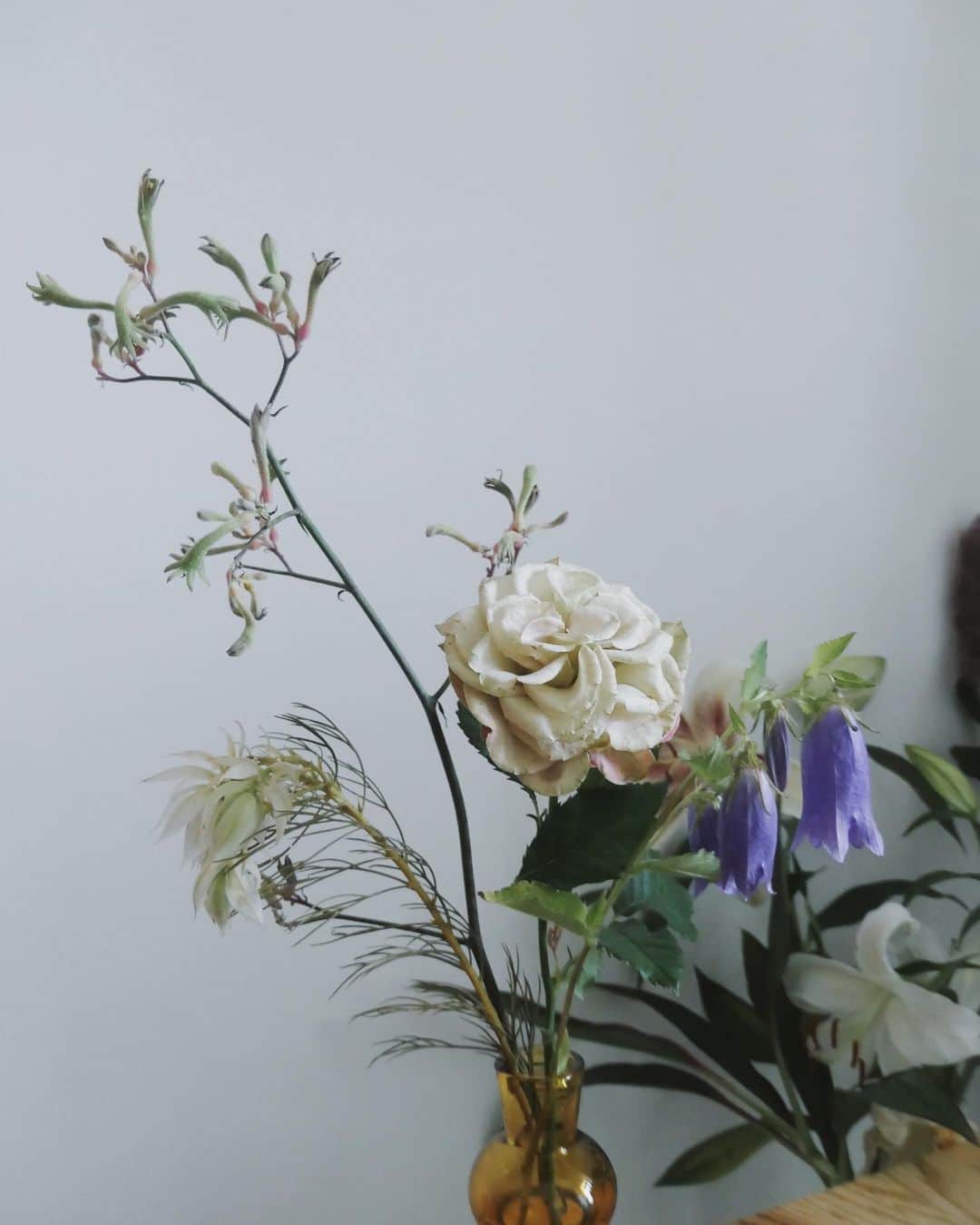 のインスタグラム：「@yagisaki_ が教えてくれた 素敵なお花屋さんの置配を頼んだよ🌼」
