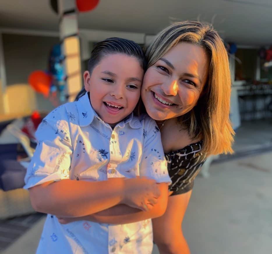 リセット・サラスのインスタグラム：「I cannot believe Mason turned 7️⃣ today! Happy Birthday Papa... Nina loves you to the moon and back x 100!!」