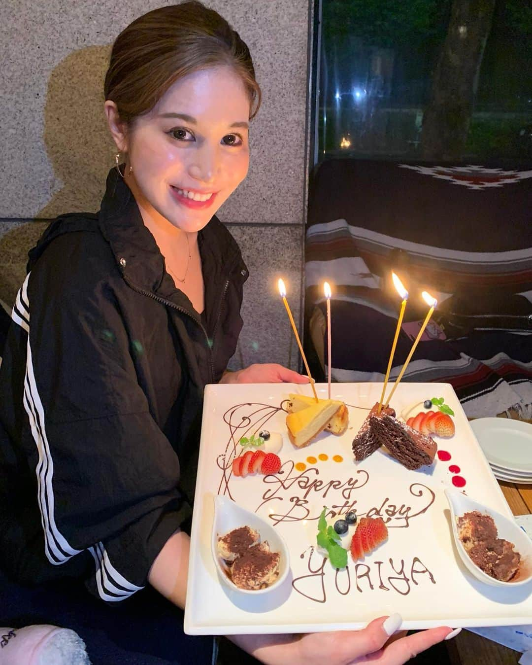 Yuriyaさんのインスタグラム写真 - (YuriyaInstagram)「バースデー週間🎂⭐️✨ みんな忙しい中でたくさんお祝いしてくれて、ありがたい😭🙏✨ ゆっくり載せるねー🥰 仲良し子さんたちに囲まれ、おうちもプレゼントでいっぱいで、毎日幸せな気持ちです🎁❣️ #ありがとう #❤️」6月22日 13時04分 - yuriya_michelle