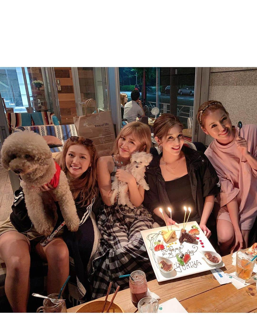 Yuriyaさんのインスタグラム写真 - (YuriyaInstagram)「バースデー週間🎂⭐️✨ みんな忙しい中でたくさんお祝いしてくれて、ありがたい😭🙏✨ ゆっくり載せるねー🥰 仲良し子さんたちに囲まれ、おうちもプレゼントでいっぱいで、毎日幸せな気持ちです🎁❣️ #ありがとう #❤️」6月22日 13時04分 - yuriya_michelle