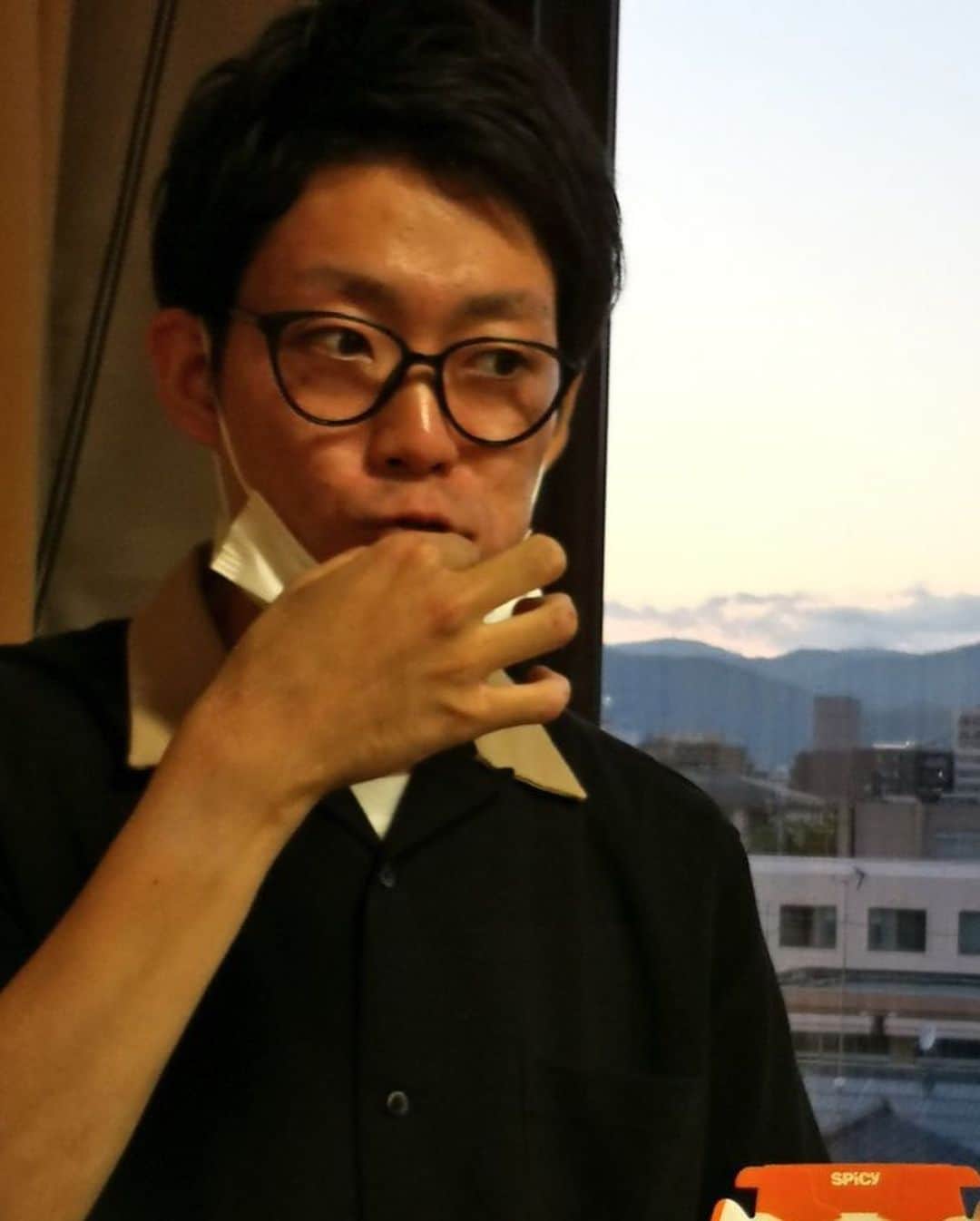 皆川勇気さんのインスタグラム写真 - (皆川勇気Instagram)「‪自らを「あすなろ白書」の木村拓哉さんに近似させる為、だてメガネの運用を開始致しました。‬」6月22日 13時34分 - yuuki_minagawa