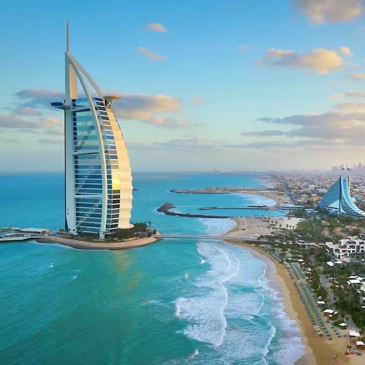 のインスタグラム：「#Dubai is Open」
