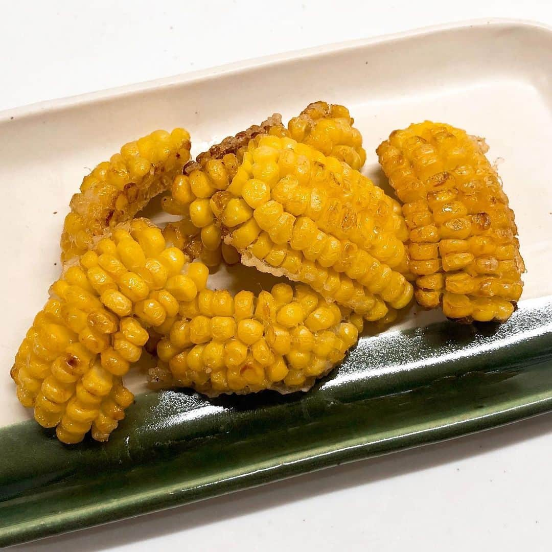 佐々木海さんのインスタグラム写真 - (佐々木海Instagram)「とうもろこしの天ぷら🌽 大好き😆 この夏で芯をギリギリまで薄く切れる技術を身につけたい。 #うみ飯 #晩御飯 #晩ご飯 #晩ごはん #献立 #料理 #家庭料理 #料理写真 #おうちごはん #クッキング #クッキングラム #instacooking #cooking #cookingram #cookingtime #cookingday #cookinglove #cookingisfun #cookingbyme #cookingathome #food #foodporn #foodie #foodstagram #foodasia」6月22日 19時34分 - umi_carnelian