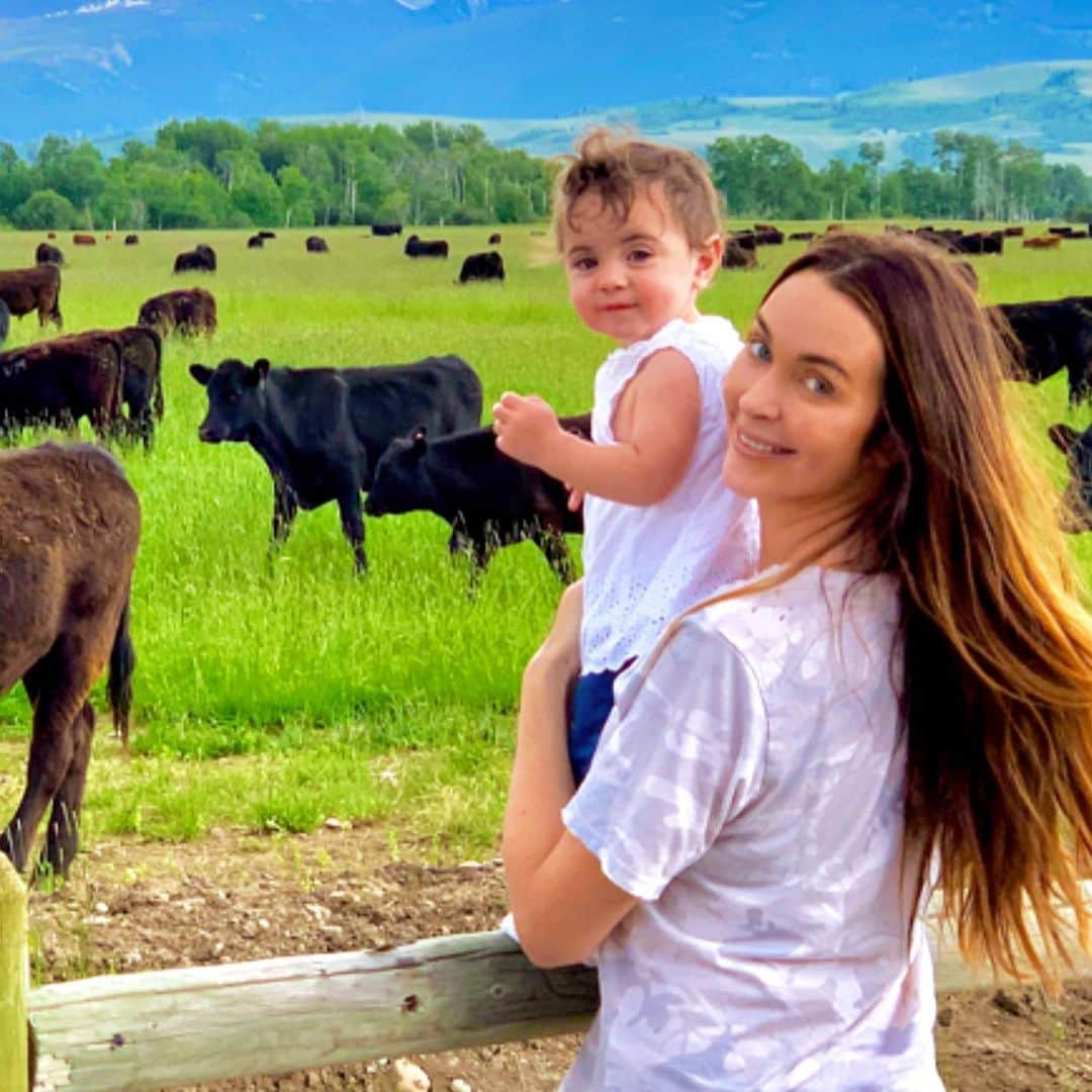 ニッキー・シックスさんのインスタグラム写真 - (ニッキー・シックスInstagram)「Being a dad is the greatest job and the hardest job in the world. Today was just Ruby,me and @how2girl here in #Wyoming surrounded by each other’s love and beautiful mountains. My wife packed up the truck with stuff to take us on a picnic.She found a beautiful park right  near the #Tetons. You know there are those days you know you’ll never  forget. Today was one of those. Texted, FaceTimed and talked to my other kids who are mostly back in #LosAngeles.  Wish we could’ve all been together. Then we drove over to #Idaho for a bit and home to a great home cooked meal.  I like to share my story because a lot of people know this was not my childhood with my father.Father’s arnt  perfect or gods.We fuck up and learn as we go but as long as you show up that’s what your children will never forget. ❤️ #HappyFathersDay to those men.  Thank you to my love for making today perfect.  I feel loved.」6月22日 14時40分 - nikkisixxpixx