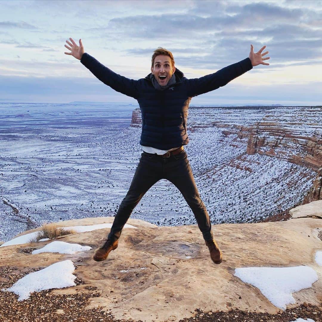 のインスタグラム：「Happy Father’s Day @christopher_gav !!!!! You keep us...jumping with enthusiasm for life, seeking our true purposes, finding ways to be of service, and loving one another in as many ways as possible.  Happy Father’s Day!!! ❤️❤️❤️❤️」