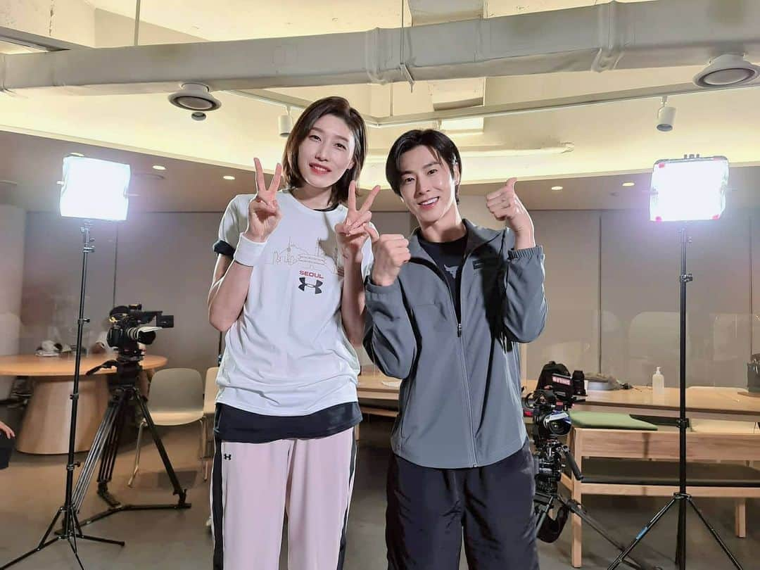 キム・ヨンギョンさんのインスタグラム写真 - (キム・ヨンギョンInstagram)「유노윤호 오빠랑 재밌는 촬영했어요💙 많은 관심과 시청 부탁드려요🎤🏐 TvND 유투브 채널: 10분물 / 총 6편 (https://www.youtube.com/user/oSNLKOREAo/) => 6월 22~23일 / 6월 29~30일 / 7월 6~7일 매주 월~화요일 오후 6시  XtvN: 60분물/ 총 2편 => 6월 27일 / 7월 4일 토요일 저녁 8시 #전속모델」6月22日 15時08分 - kimyk10