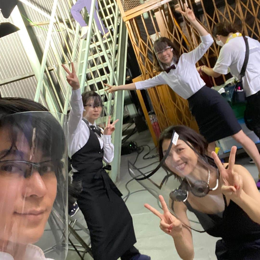 武田真治さんのインスタグラム写真 - (武田真治Instagram)「2020.6.21.#日テレ『#美食探偵~明智五郎~』第八話をご覧頂いた皆様ありがとうございました📺 本番直前までフェイスシールド着けて頑張ってます！#マリアファミリー 全員集合のオフショットをこっそり公開(^_−)−☆ 我々の暗躍も極まる6月28日の最終回は夜10時スタートの30分拡大版❗️ そこに希望はあるのか…#hulu では美食探偵㊙︎裏メニュー も配信中です‼️ 是非ご覧下さい☆ #武田真治」6月22日 15時29分 - shinji.takeda