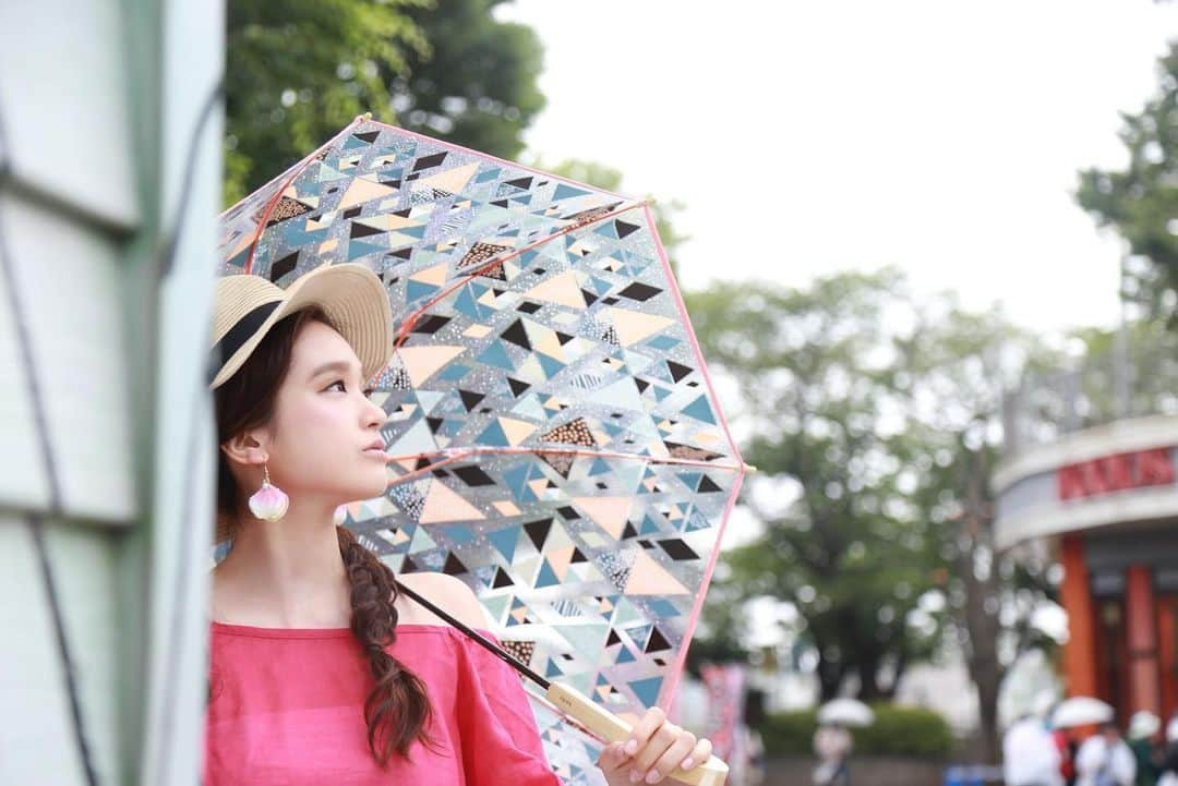 太田麻美さんのインスタグラム写真 - (太田麻美Instagram)「☂️☔️ #portrait #shooting #photography #photo #rain #rainyday #wetday #umbrella #ポートレート #雨 #雨の日」6月22日 16時10分 - asami0523