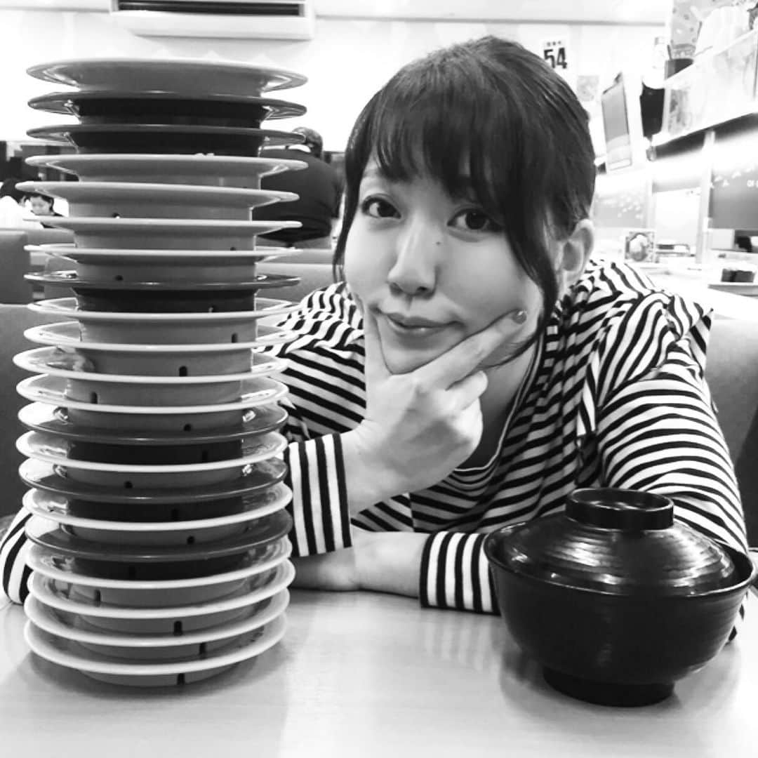 ちゃんまいさんのインスタグラム写真 - (ちゃんまいInstagram)「いっぱい食べたけど、やっぱり… ・ ス●ローより、ピンロー！ ちゃんまいです☺️ ・ #ベッドイン #japanese #sexy #idol #🍣　#🍣🍣 #🍣🍣🍣」6月22日 16時05分 - dakko_shite_cho3