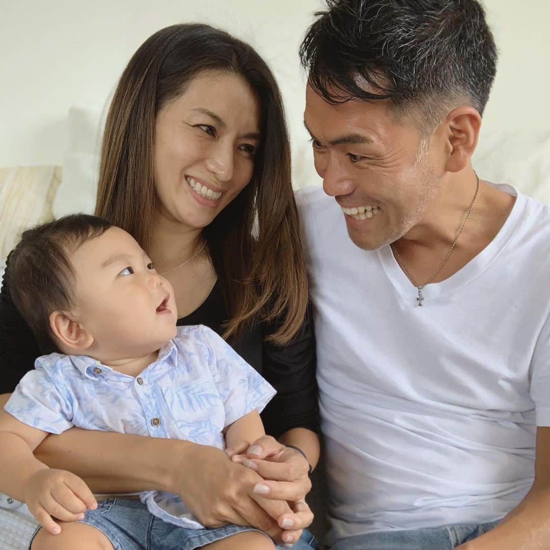 間瀬ゆきのインスタグラム：「Happy 1st Father's day❤  本当に世界一のパパさん✨ こんなパパさんを持って 息子は幸せ者だ🥰 パパさん、いつもありがとう❤  #加工なし  #二重アゴだけどいい写真だからまぁいいか😂  #happyfathersday #1stfathersday  #ハワイ子育て #ハワイ育児 #ハワイ出産 #ハワイ移住 #子連れハワイ #生後9ヶ月 #生後10ヶ月 #2019年8月生まれ #8月生まれ #男の子ママ #新米ママ #新米ママと繋がりたい #育児記録 #産後ダイエット #baby #babyboy #hawaii #ハワイ #hawaiilife #luckywelivehawaii #maseyukihawaii」