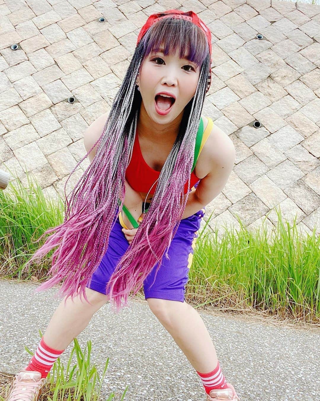RINGOのインスタグラム：「☂️☂️☂️ 雨つづきーーー！！！ おーーーーーーい！！！ はよ雨やんで、夏きてくれへんかー📣❗️❗️❗️❗️ •  #ブレイズ  #japanese #japanesegirl #cordinate #fashion #ootd #dancer #dance #ダンサー #衣装 #ダンス衣装 #90年代hiphop #TLC」