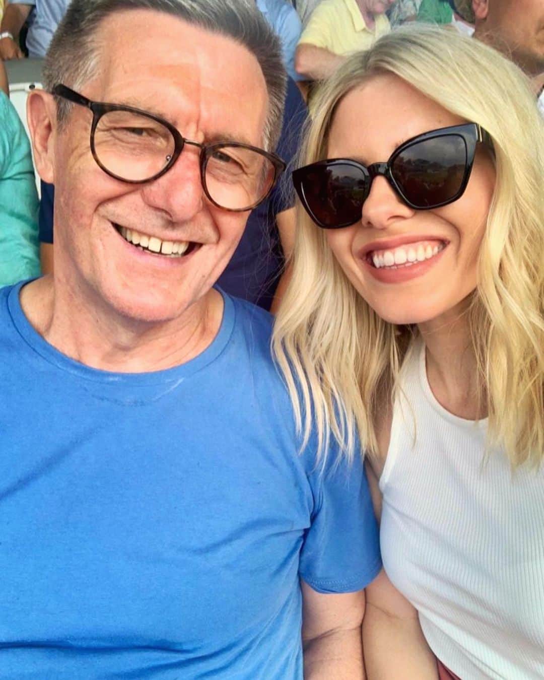 Mollie Kingさんのインスタグラム写真 - (Mollie KingInstagram)「Happy Father’s Day Pops, we love you so much ❤️」6月22日 16時13分 - mollieking