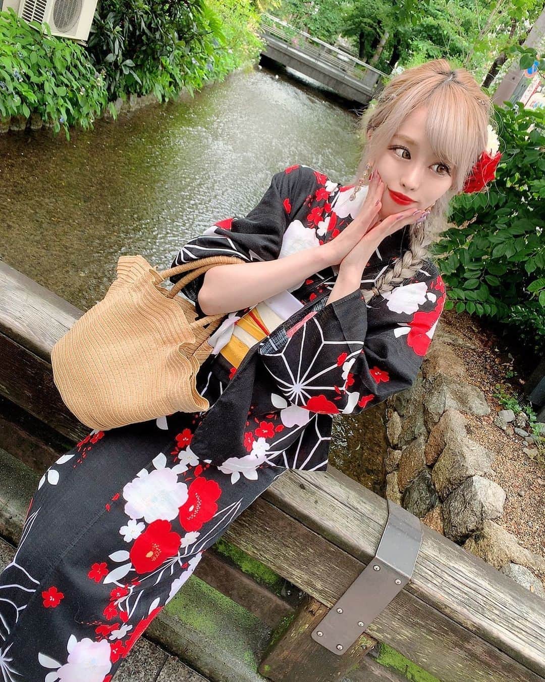 あんじゅのインスタグラム：「♡ ． 今週もお待ちしてます(๑•̀‧̫•́๑) ． また涼しくなったら京都行きたいなぁ🍁 ． ．  #Burlesque #バーレスク #バーレスク東京 #大阪 #バーレスク大阪 #北新地 #ミナミ #キャバクラ #ホスト #歌舞伎町 #ダンサー #Japanesegirl #自発ください  #ロリ顔 #グラビア  #ガンメッシュ #ギャル #加工厨 #量産型 #太もも #むちむち #低身長女子 #雰囲気詐欺 #雰囲気好きな人いいね #自撮り界隈  #1mmでもいいなと思ったらいいね #被写体  #浴衣女子 #浴衣デート #京都観光」