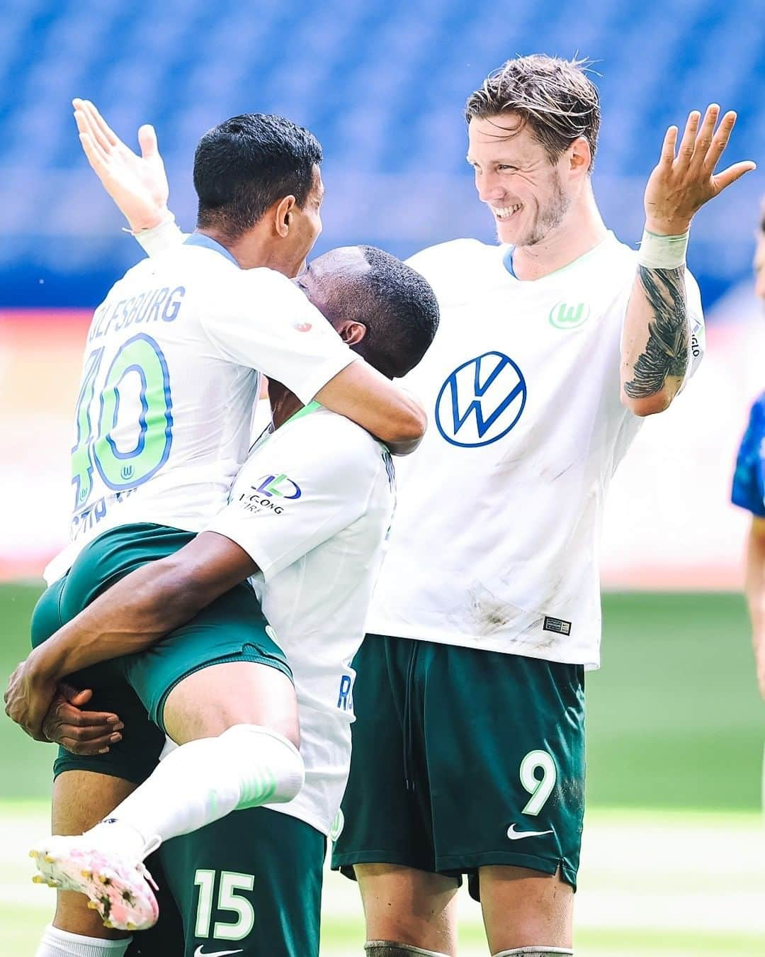 VfLヴォルフスブルクさんのインスタグラム写真 - (VfLヴォルフスブルクInstagram)「#mondaymotivation 💚🔥 #vflwolfsburg #bundesliga #arbeitfussballleidenschaft #s04wob #immernurdu #immer_hungrig」6月22日 16時30分 - vfl.wolfsburg