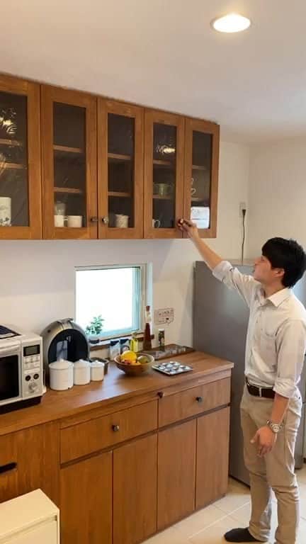のインスタグラム：「🎁プレゼント企画実施中🎁 配信を通してクイズを出題！ コメントにて回答お待ちしております！ STAY HOME お家で楽しめるモデルハウス見学の見逃し配信！  #さつまホーム #無添加住宅 #漆喰 #無垢床 #goooodhome #キッチン #オリジナルキッチン #カウンターキッチン #杉 #stayhome #home #自粛 #配信 #白い家 #LIVE配信 #配信 #LIVE #モデルハウス #吹抜け #吹き抜け #吹き抜けのある家 #ナチュラル #ナチュラルデザイン #オンライン #小上がり #和室」