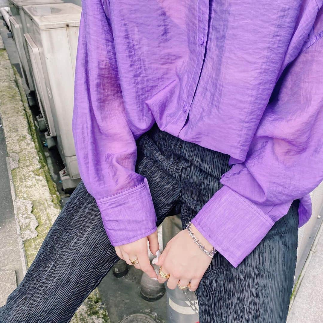 佐々木彩乃さんのインスタグラム写真 - (佐々木彩乃Instagram)「肌寒い時に使えるシースルーシャツ💜 インナーには水着を合わせてる。 このパンツの生地感もすき💜」6月22日 16時37分 - ayano__sasaki