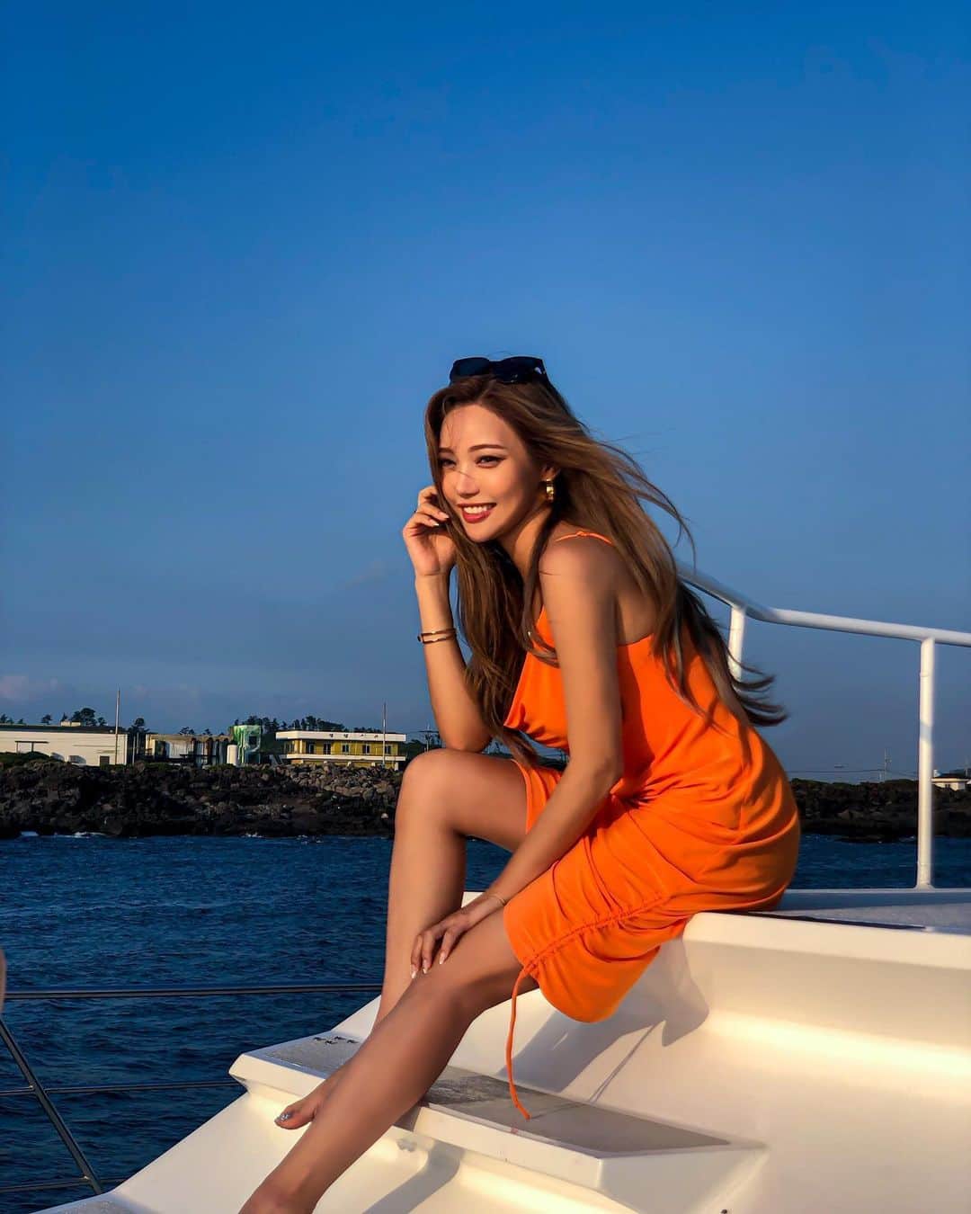 パク・ソヨンさんのインスタグラム写真 - (パク・ソヨンInstagram)「쏘카다시안ㅋㅋ 선셋요트⛵️ 돌고래도 넘나 귀요밍🐬💙」6月22日 16時54分 - ssovely1024