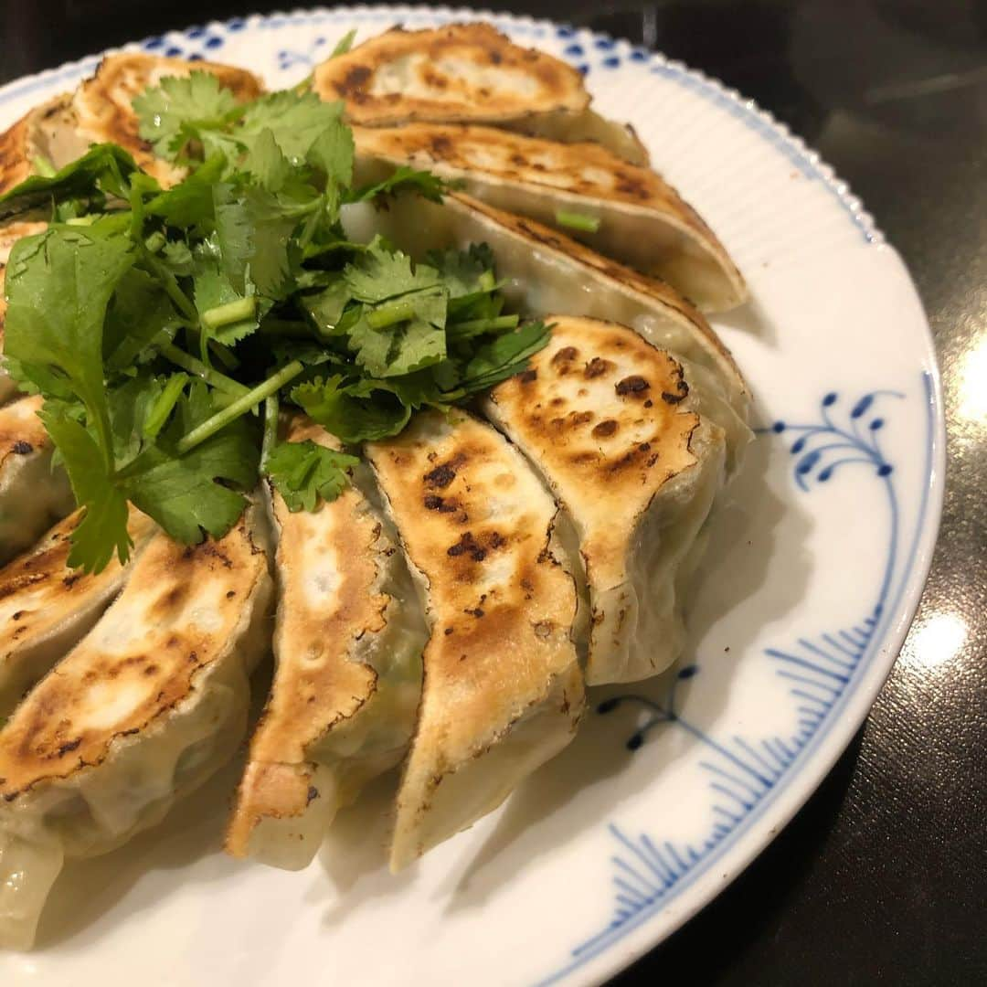 江藤あやさんのインスタグラム写真 - (江藤あやInstagram)「ウッチー宅で餃子パーティー🥟 とっても美味しかったです😆 ごちそうさまでした‼️ #餃子 #おうちご飯 #クオリティ高し」6月22日 16時47分 - ayayakko19