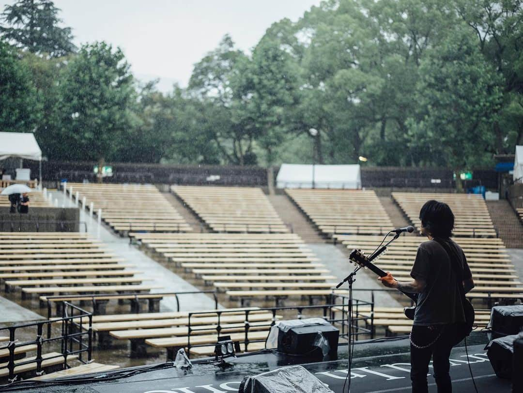 Nothing’s Carved In Stoneさんのインスタグラム写真 - (Nothing’s Carved In StoneInstagram)「ちょうど1年前の今日も雨でしたね。﻿ ﻿ 今週6/27(土)19時〜生配信ライブ「Nothing's Carved In Stone Studio Live "Navigator"」を開催します。﻿ ﻿ アーカイブもありますのでぜひチェックしてみてください。﻿ ﻿ チケット：2,500円（税込）﻿ アーカイブ期間：6/29(月)20:00まで﻿ 購入：https://eplus.jp/ncis-st/﻿ ﻿ Photo by @nishimakitaichi﻿ ﻿ #nothingscarvedinstone #ナッシングス #ncis #silversunrecords #navigator」6月22日 17時00分 - nothingscarvedinstone