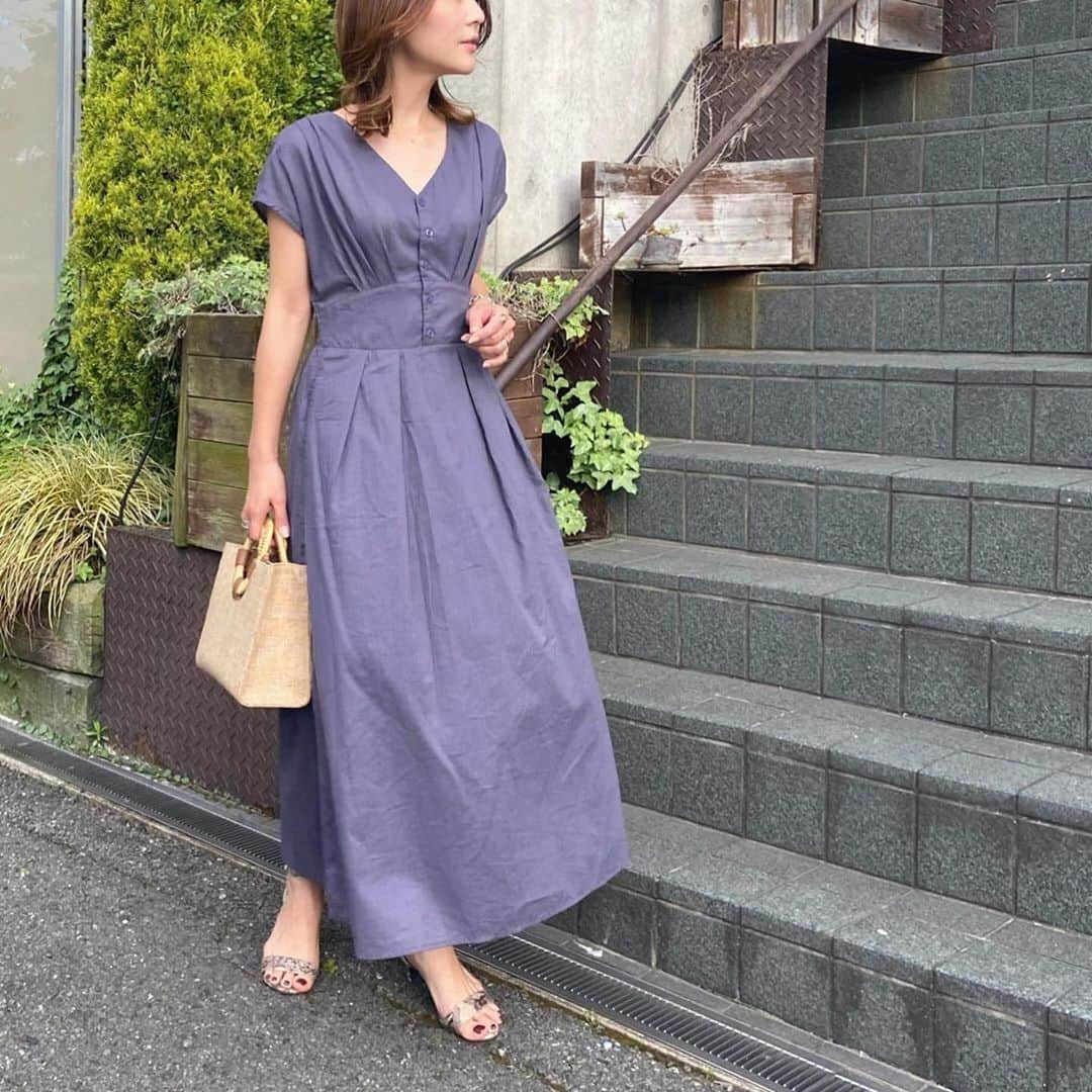 ur'sさんのインスタグラム写真 - (ur'sInstagram)「. . 【 style share 】 コットンウエストタックワンピース 品番:BVXU0698 ¥3,990+tax . @midopei 様、素敵なコーディネートありがとうございます！ 優しい肌触りと風合いが魅力のコットンワンピース🌿 風通しの良い爽やかなフレンチスリーブにリラックスした着心地なので、リゾートシーンでも活躍します。 . STYLE SHARE 募集中！ ハッシュタグは『#urs_styling』 素敵な着こなしは、紹介させて頂くことがあります。 . #urs_official #ユアーズ #レディース #fashion #コーディネート #ワンピース #コットンワンピース #フレンチスリーブ . . #Repost @midopei ・・・ ❤︎❤︎❤︎﻿ @urs_official ﻿ #コットンウエストタックワンピース﻿ ﻿ これお気に入りでベージュと2色get♡﻿ ﻿ ウエスト切替＆タックで﻿ 腰の位置を高く　脚を長く見せてくれる♡﻿ ﻿ 落ち着いたパープルも大人っぽくて好き﻿ ﻿ 身長158cm Sサイズ着用しています﻿ ﻿ ﻿ #urs_official #urs_styling #ユアーズ ﻿ ﻿ ﻿ ﻿ ﻿ #大人ファッション #カジュアルコーデ #30代ママコーデ#30代ママ#ママコーデ#アラフォーママコーデ #アラサーママコーデ#おしゃれママ#お洒落ママ#きれいめカジュアル #大人カジュアル#locari#mamagirl#mamagirl_sugotoku」6月22日 17時05分 - urs_official