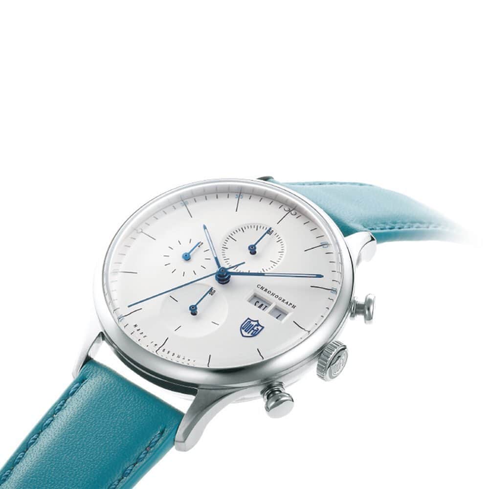 DUFA日本公式アカウントのインスタグラム：「日本の新たな解釈で「静けさの空間」を表現。 . VAN DER ROHE BARCELONA CHRONOGRAPH DF-9021-J5-BLU . . . . #ドイツ時計 #腕時計 #アクセサリー #時計 #ウォッチ #腕時計くら部 #腕時計好き #手元コーデ #時計好き #コーデ #ミニマル #コーディネート #腕時計コーデ #dufa #dufawatches #dufajp #ドゥッファ#BAUHAUS #バウハウス #おうちコーデ #おうち時間 #おうちファッション #巣ごもり #限定 #オンライン」