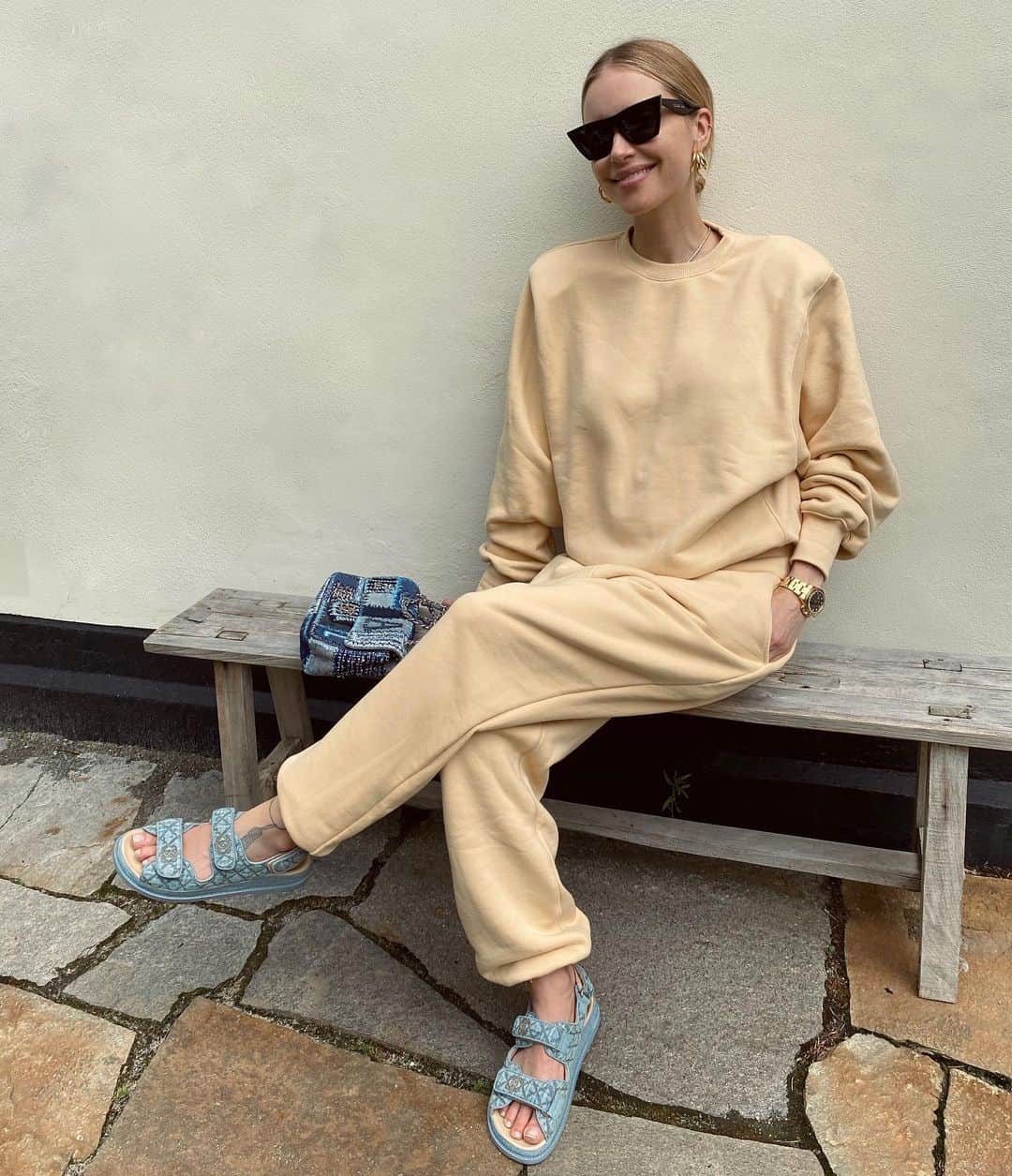 ペニーレ・タイスベックのインスタグラム：「Monday mood💛」