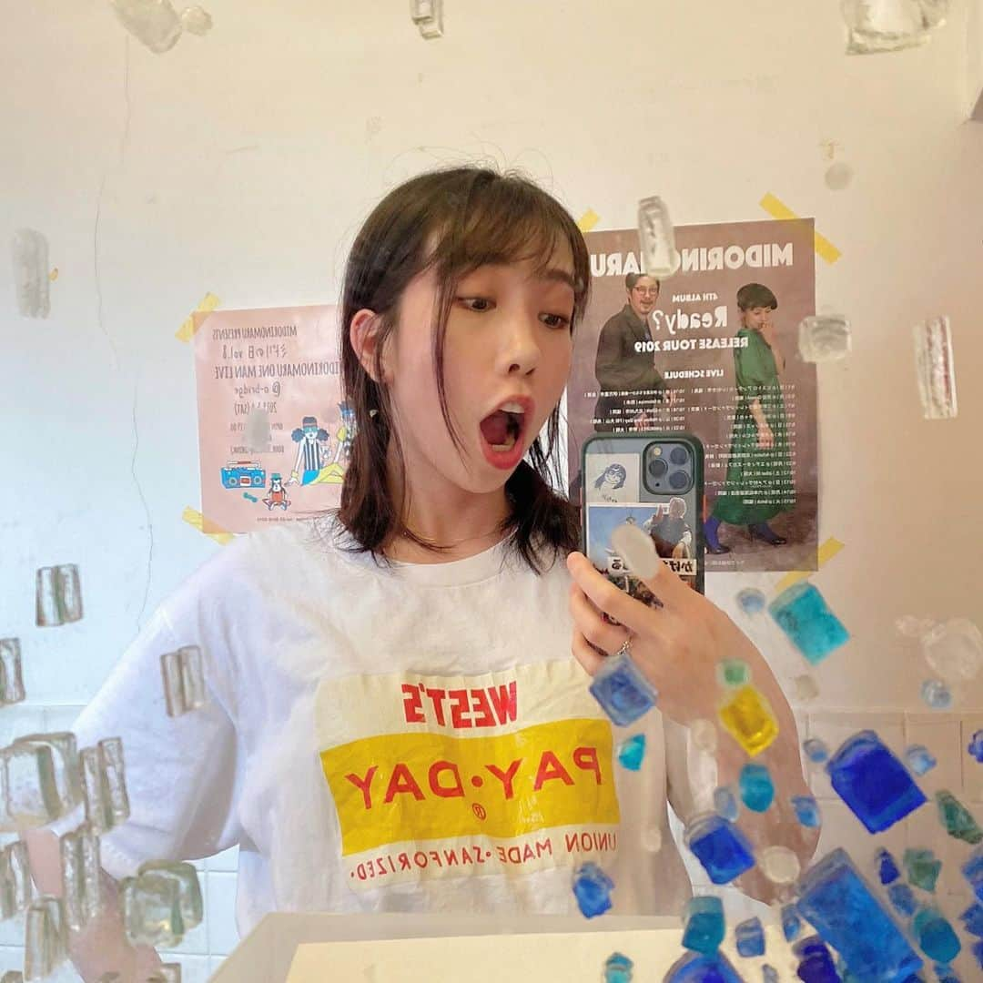 蔭山浩美のインスタグラム：「お気に入りのTシャツ。YouTubeのマリーゴールド歌ってみたのときにも着てたやつです🛹☺︎ @westoveralls  @tassei_onuki  @payday1950 _ _ #westoveralls #payday #給料日 #tシャツ #蔭山ひろみのかげちゃんねる」