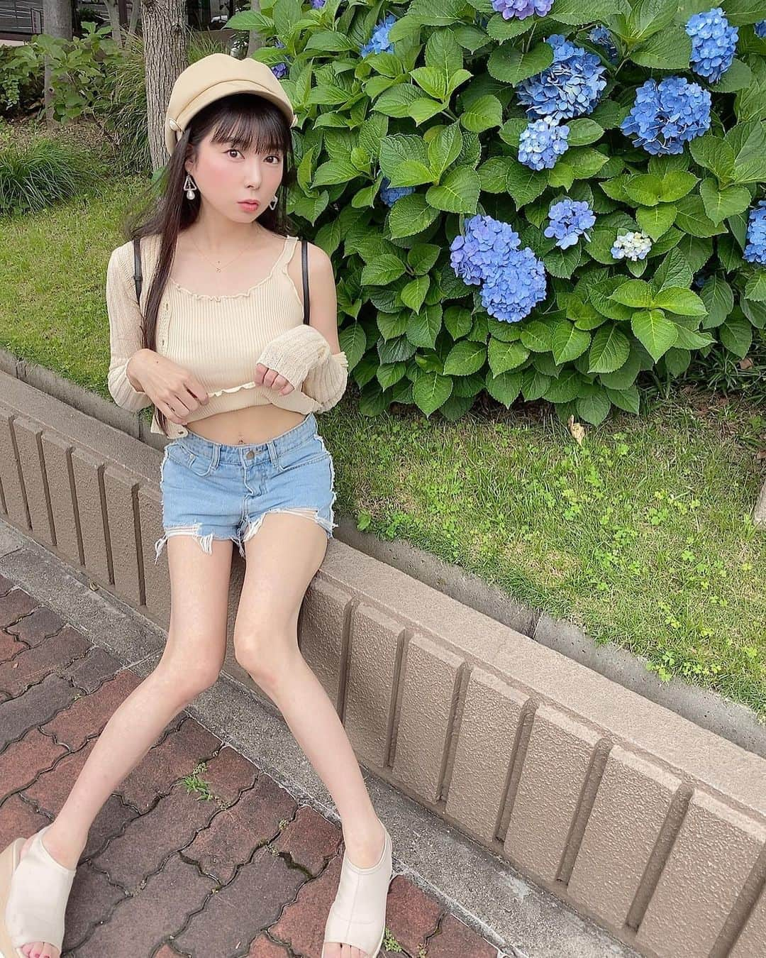 佐藤夢さんのインスタグラム写真 - (佐藤夢Instagram)「紫陽花が綺麗な季節♡ みんなにも一緒に撮って欲しいなぁ…🥺💓 #カメラ撮られたい #グラビア　 #軟乳 #大阪で一番かわいい子 #おはもんもん #佐藤夢 #黒髪ロングストレート #紫陽花」6月22日 17時31分 - dreamsatoo