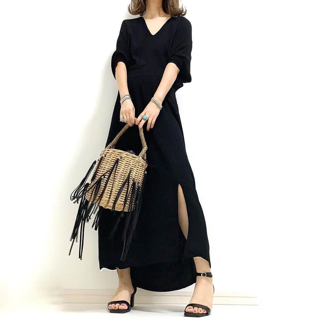 Lujoさんのインスタグラム写真 Lujoinstagram こんにちは 今日は Uniqlo新作 の Uniqloxtheory Vネックワンピース を着ました Vネックと深めスリットで 着痩せ効果も抜群 ユニクロセオリー ならではのシルエットもキレイ