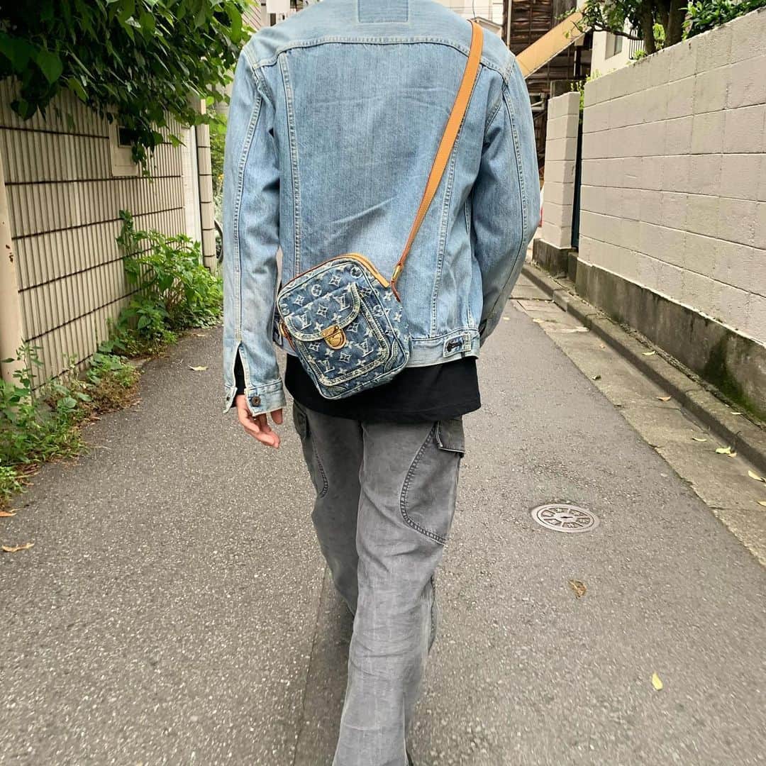 Vintage Brand Boutique AMOREさんのインスタグラム写真 - (Vintage Brand Boutique AMOREInstagram)「Louis Vuitton Denim Camera Bag by Marc Jacobs.  This item is only available at the store but we accept orders by DM. Please DM us if you are interested in the item!  #amoretokyo #amorevintage #amoregentleman #louisvuitton #vintagelouisvuitton #ルイヴィトン #ヴィンテージルイヴィトン #mensfashion #mensfashionpost #mensstyle #menswear #mensbag #mensbags」6月22日 17時47分 - amore_tokyo