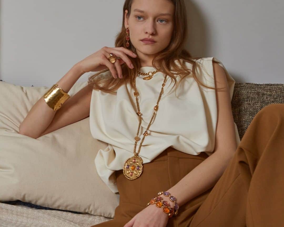 グーセンス パリのインスタグラム：「Don't be afraid to accumulate your GOOSSENS jewellery. .CABOCHONS earrings, rings and Bracelets, .MINI CABOCHONS necklace, .POMPEI cuff .TALISMAN necklace.」