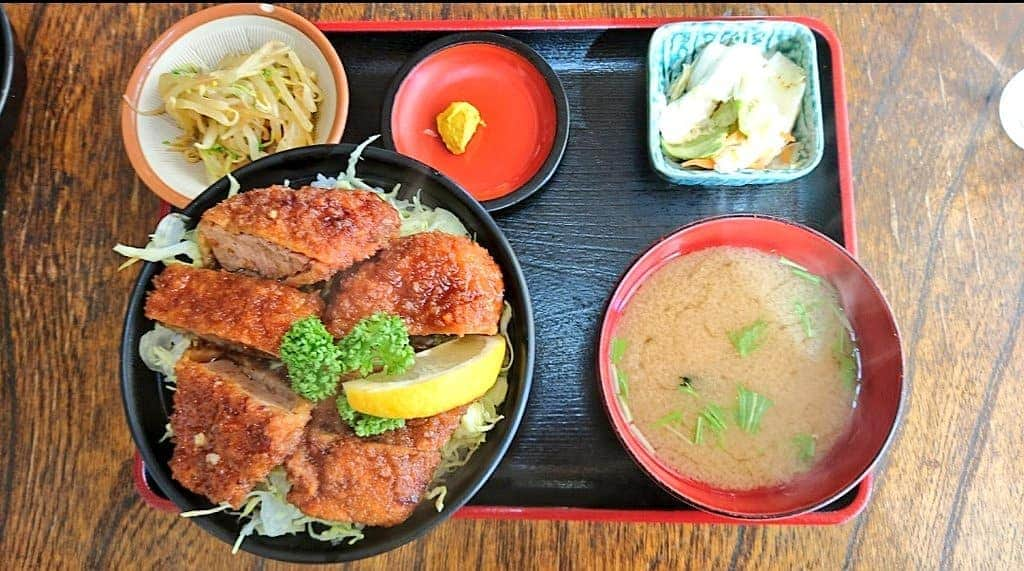 桜花さんのインスタグラム写真 - (桜花Instagram)「かつ丼食べて コロナに打ちかつどん！！🍀 ＼(^^)／ 岳温泉また行く計画中、、✨ これは２０１８年２月です🐱🍀 #成駒  #ソースかつ丼  #かつ丼 #美味しさチョモランマ級  #美味しい  #岳温泉  #安達太良山 #二本松  #福島県」6月22日 17時49分 - mountainohka