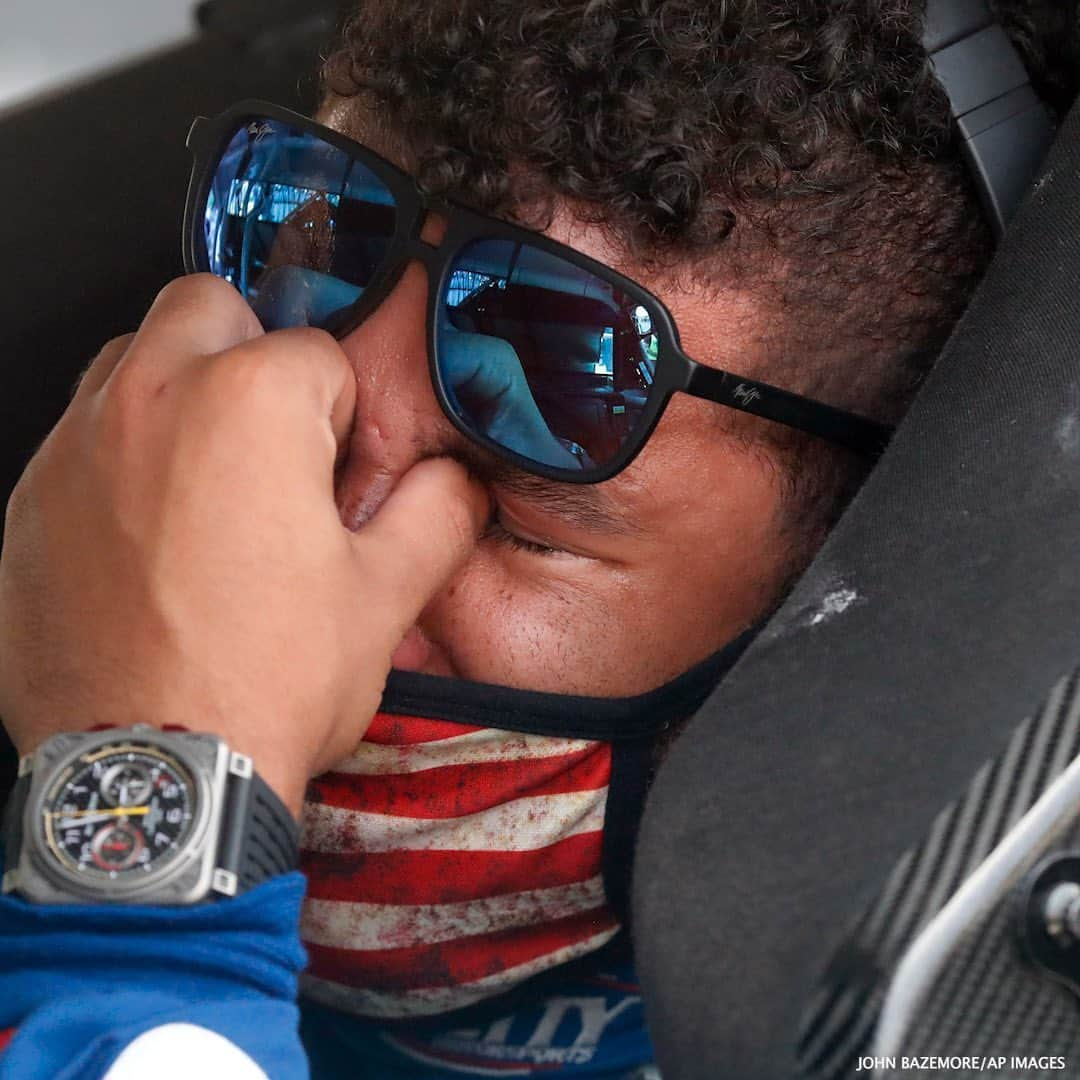 スポーツセンターさんのインスタグラム写真 - (スポーツセンターInstagram)「Bubba Wallace emotional before the race as NASCAR drivers pushed his car to the front. (via @NASCAR)」6月23日 4時48分 - sportscenter