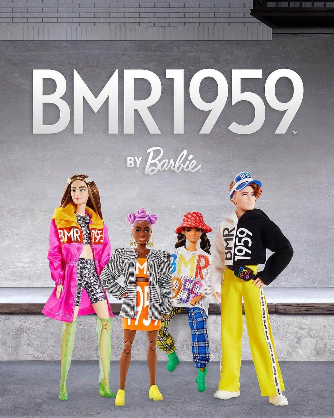 バービーさんのインスタグラム写真 - (バービーInstagram)「Power blazers. Bucket hats. #BMR1959 is back. 🧡  This second installment serves the freshest new looks to celebrate of the fashion heritage of #Barbie, capturing the nostalgia of the 90s with a bold, modern aesthetic. Shop the #BMR1959 collection now!」6月23日 3時45分 - barbie