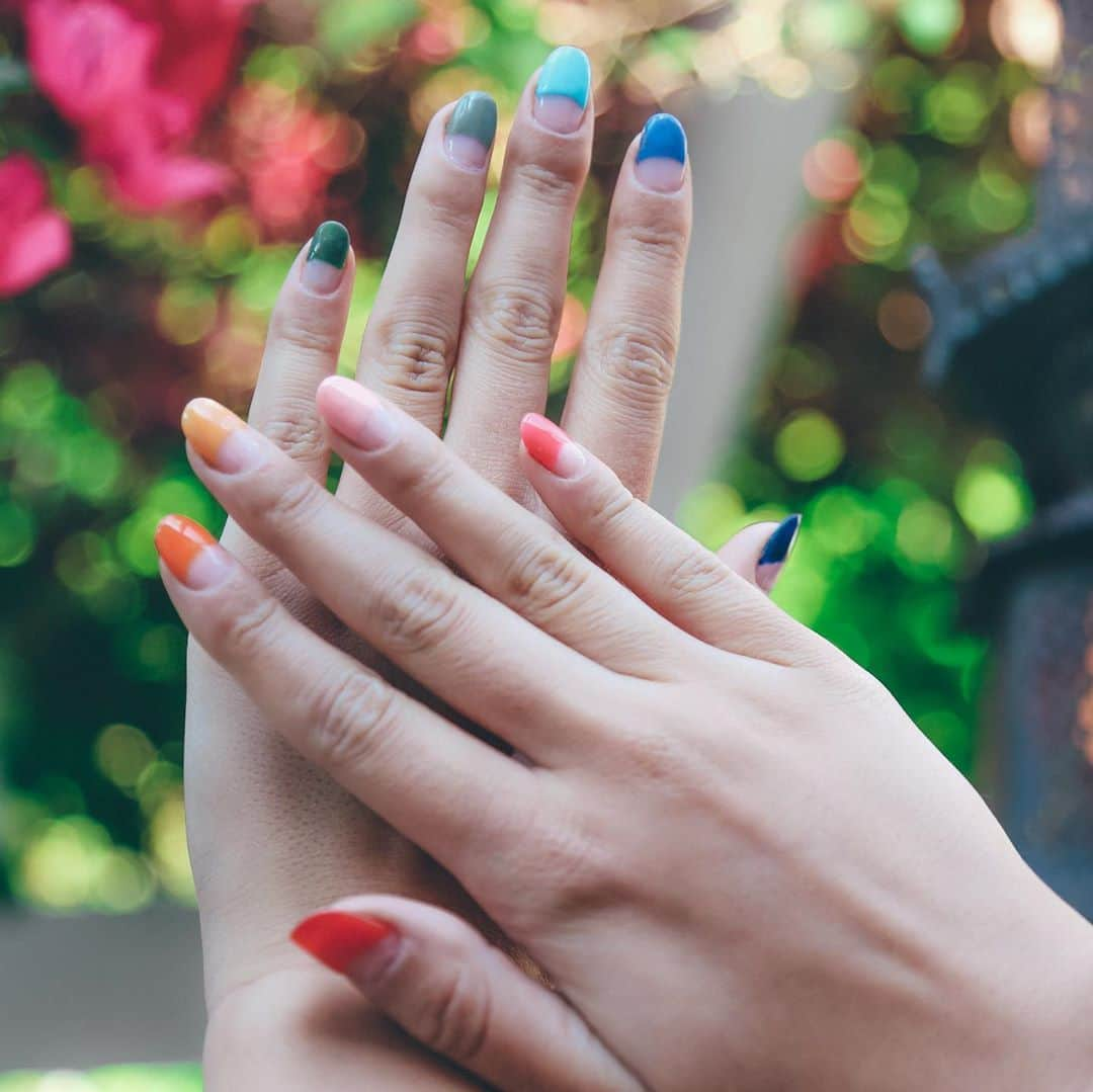 テイラー・ヒルさんのインスタグラム写真 - (テイラー・ヒルInstagram)「Hidden talent; it may take a little bit longer but I actually love doing my own gel manicures ❤️🧡💛💚💙💜」6月23日 3時46分 - taylor_hill