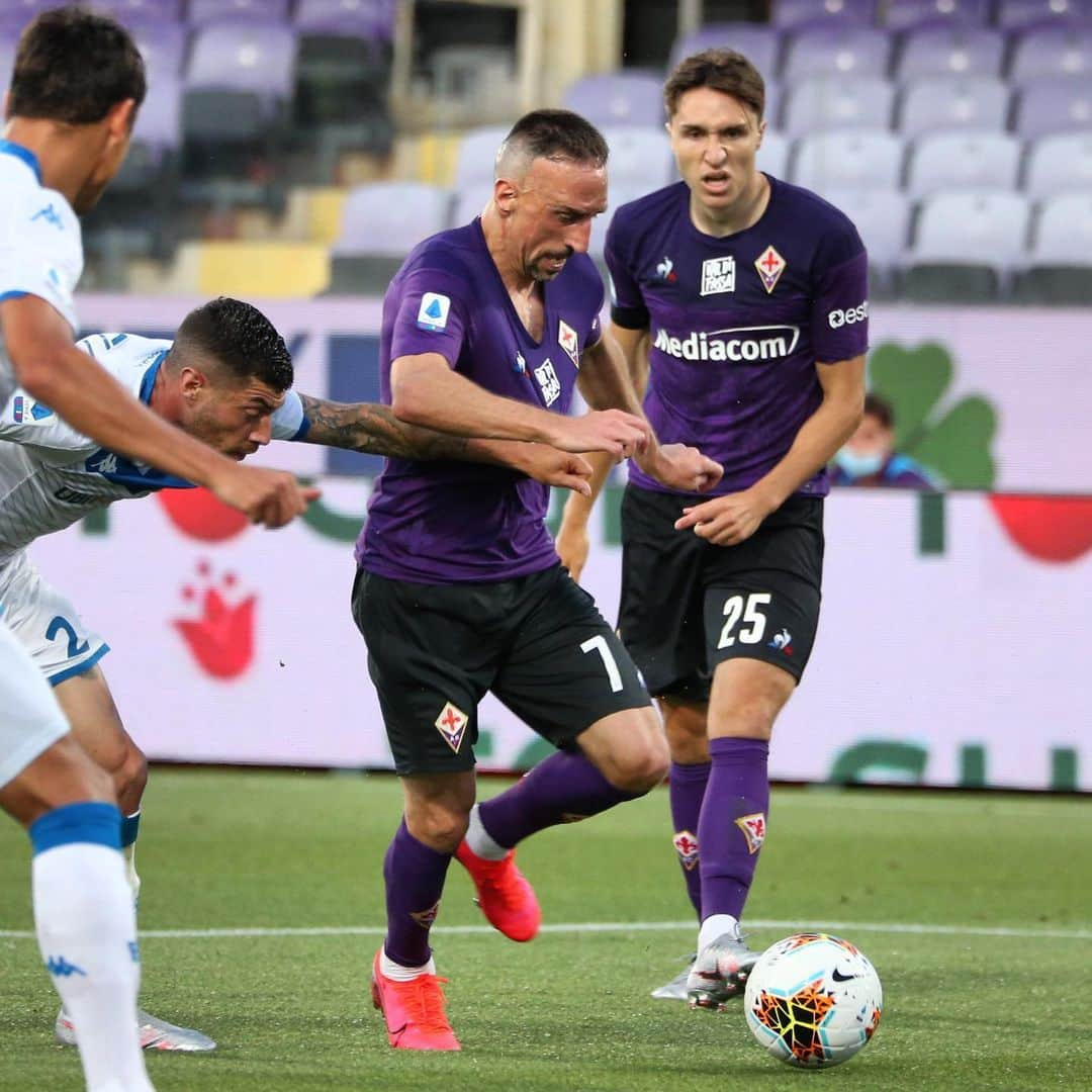 ACFフィオレンティーナさんのインスタグラム写真 - (ACFフィオレンティーナInstagram)「So close! 😩 C’mon Viola! ⚽️ #ForzaViola 💜 #Fiorentina #FiorentinaBrescia」6月23日 3時56分 - acffiorentina