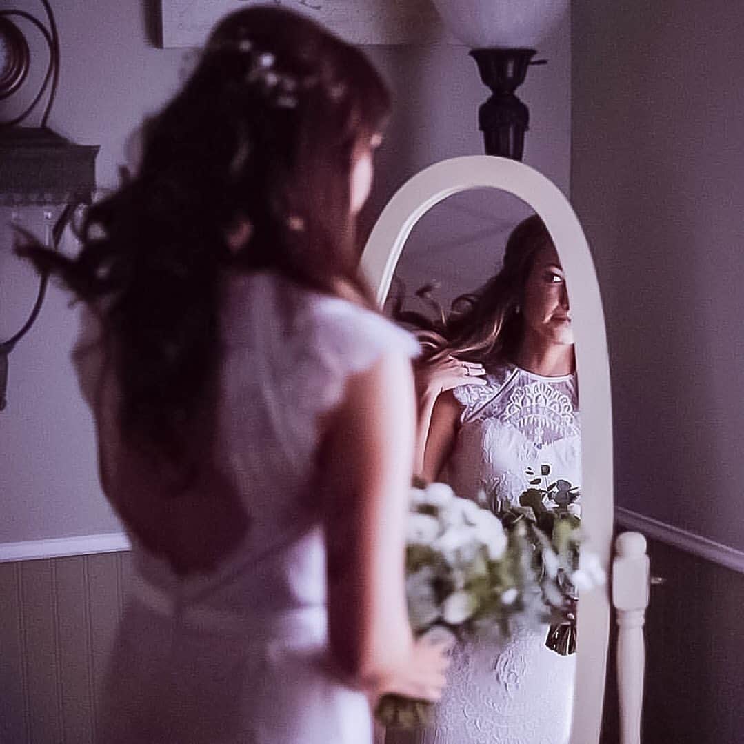 キャサリンディーンさんのインスタグラム写真 - (キャサリンディーンInstagram)「Mirror, mirror on a stand who’s the fairest in all the land. @little_tranquility you took our breath away in our Suri gown.  #realbride #bridalcouture #catherinedeane #cdloves #weddingdressinspo #wedding #catherinedeanebridal #weddingdress #weddingphotography #surigown #catherinedeanedress」6月23日 3時59分 - catherine__deane